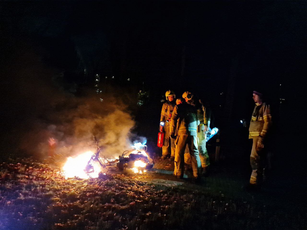 Scooter door brand verwoest, politie onderzoekt brandstichting