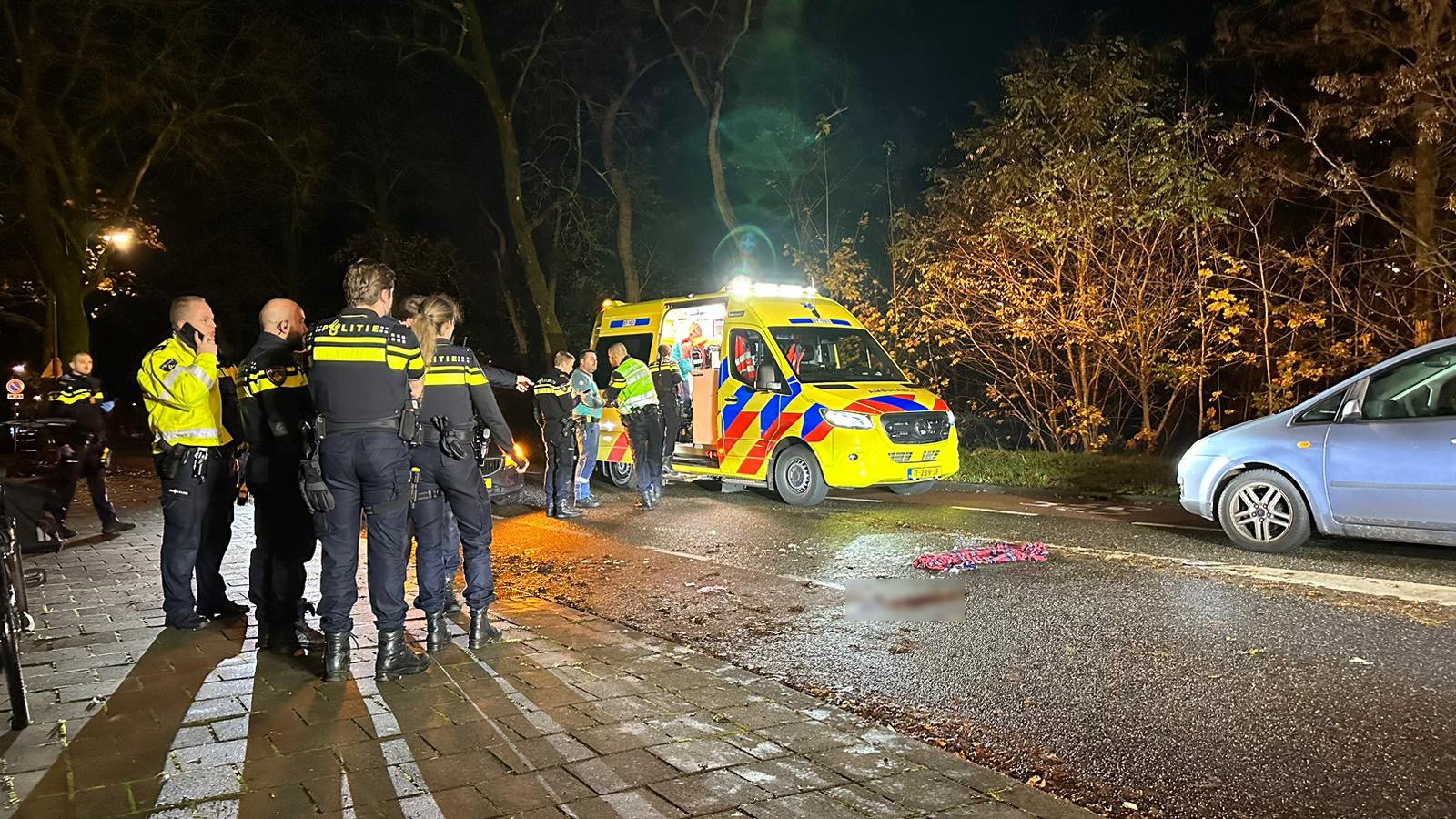 Fietser gewond na val, omstanders verlenen eerste hulp