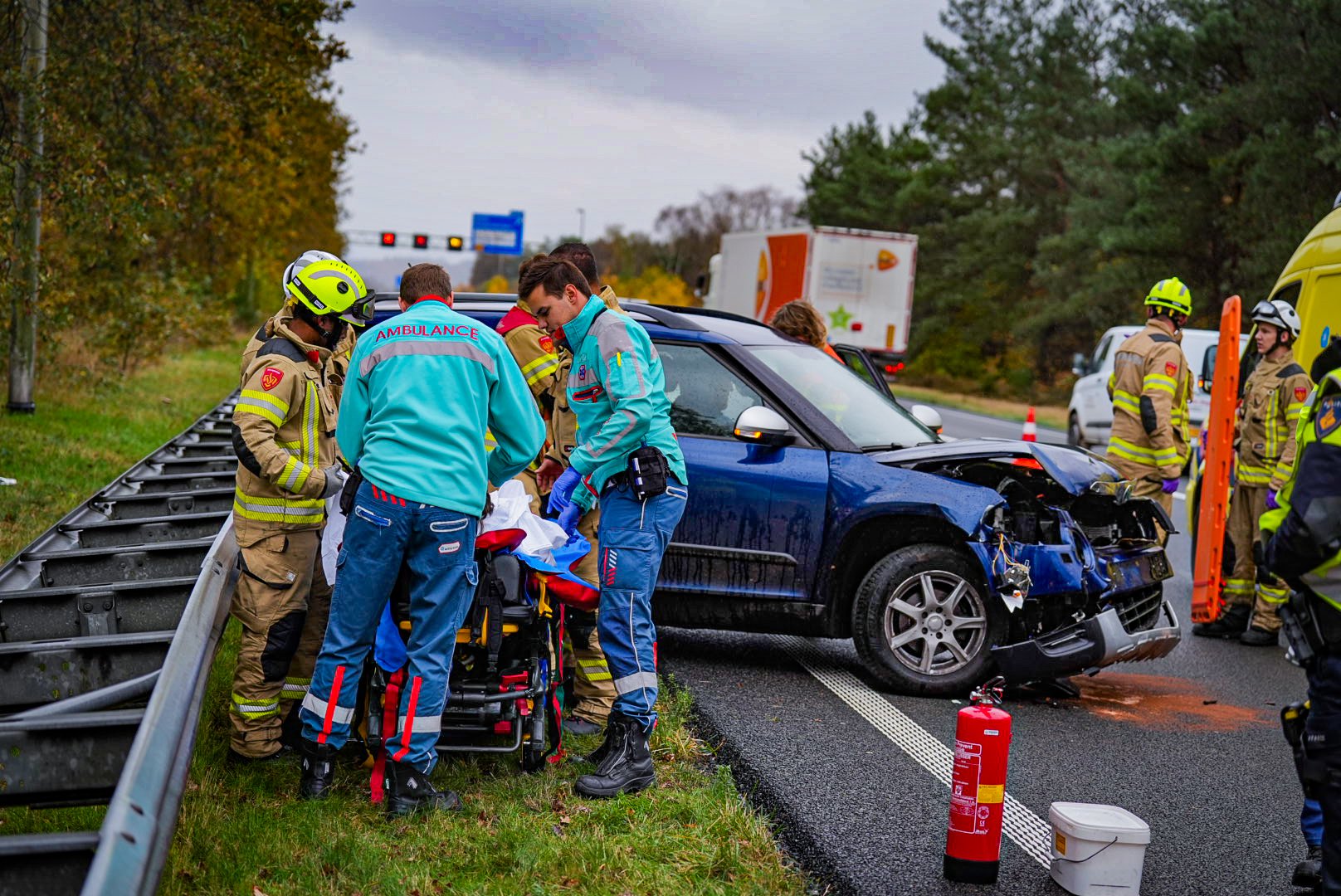 Ouder echtpaar gewond na ongeval op A50 bij Arnhem