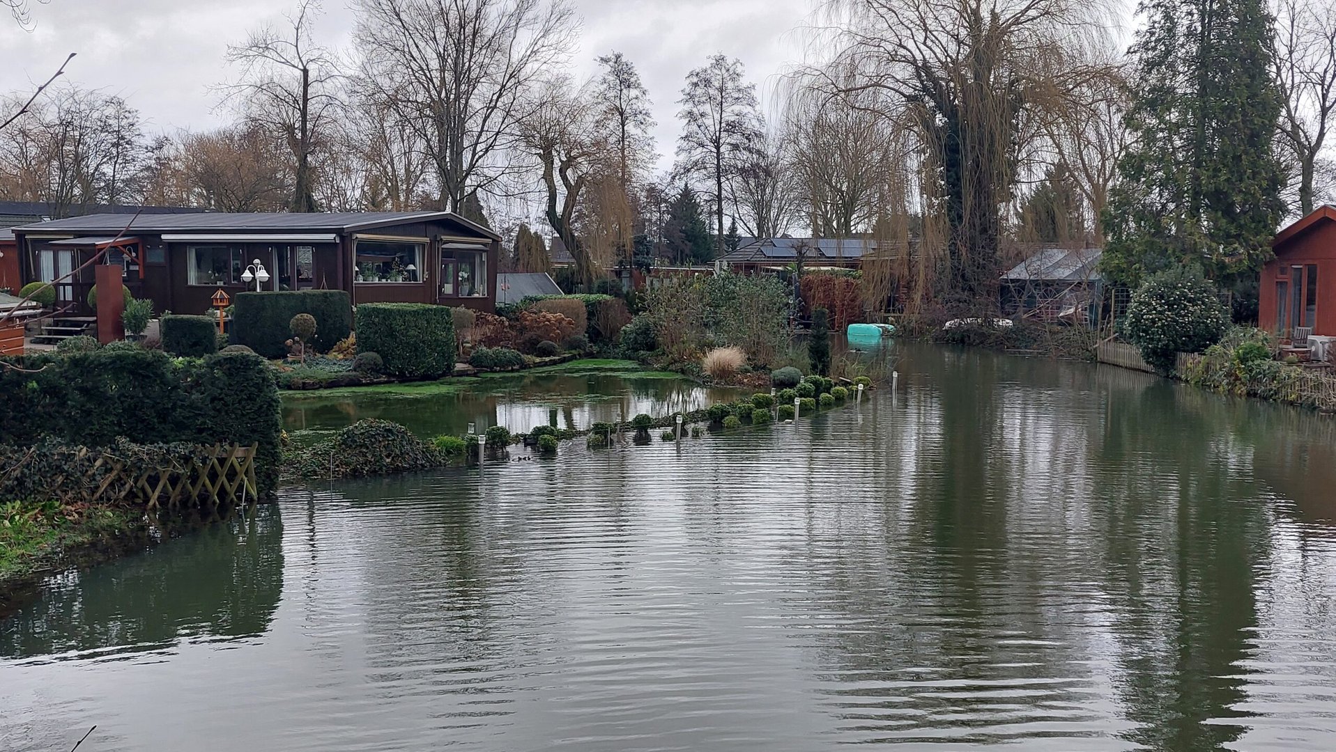 Woonpark onderwater door hoog water in Oosterhout