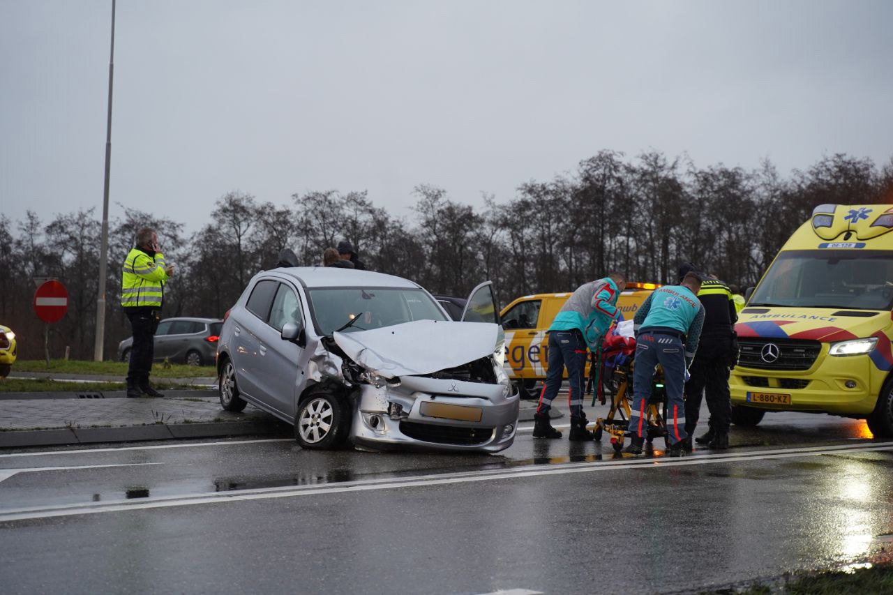 Gewonde bij botsing tussen twee voertuigen in Apeldoorn