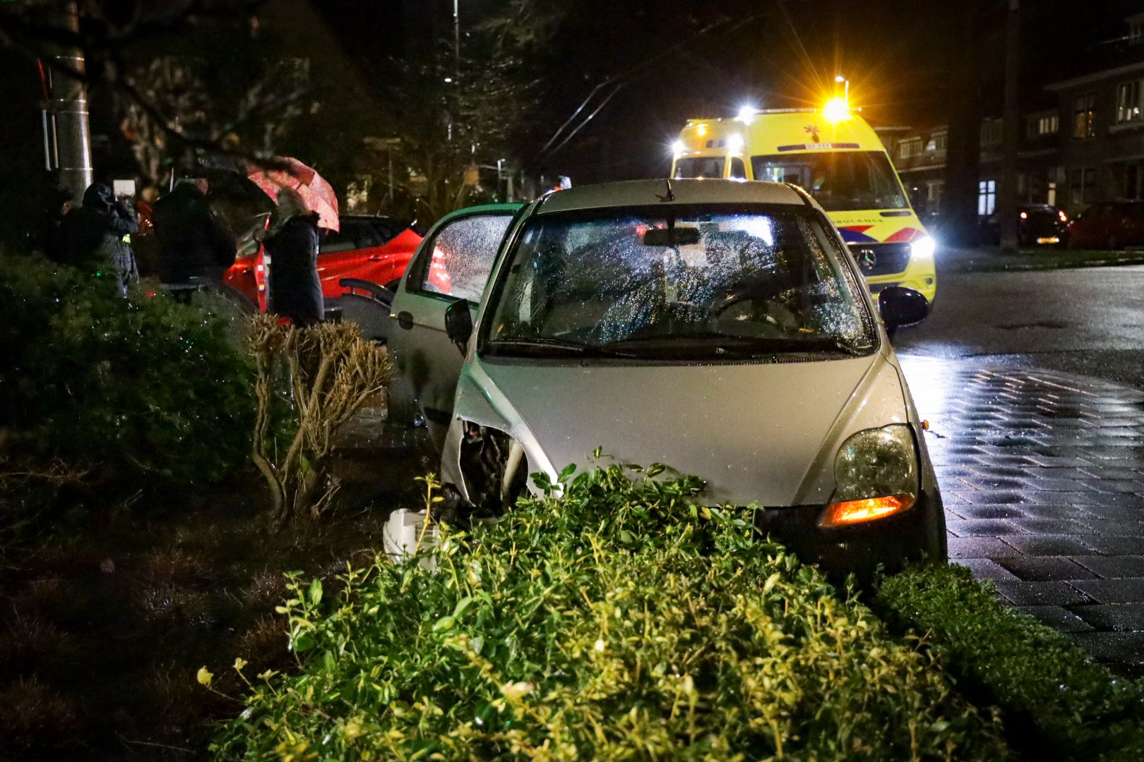 Veel schade na ongeval op kruising in Arnhem