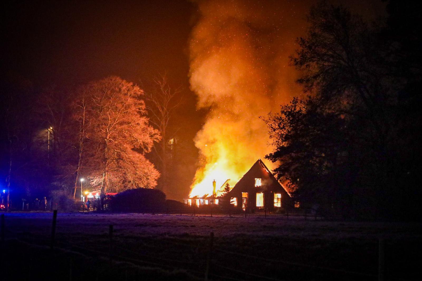 Grote brand verwoest woning in Arnhem