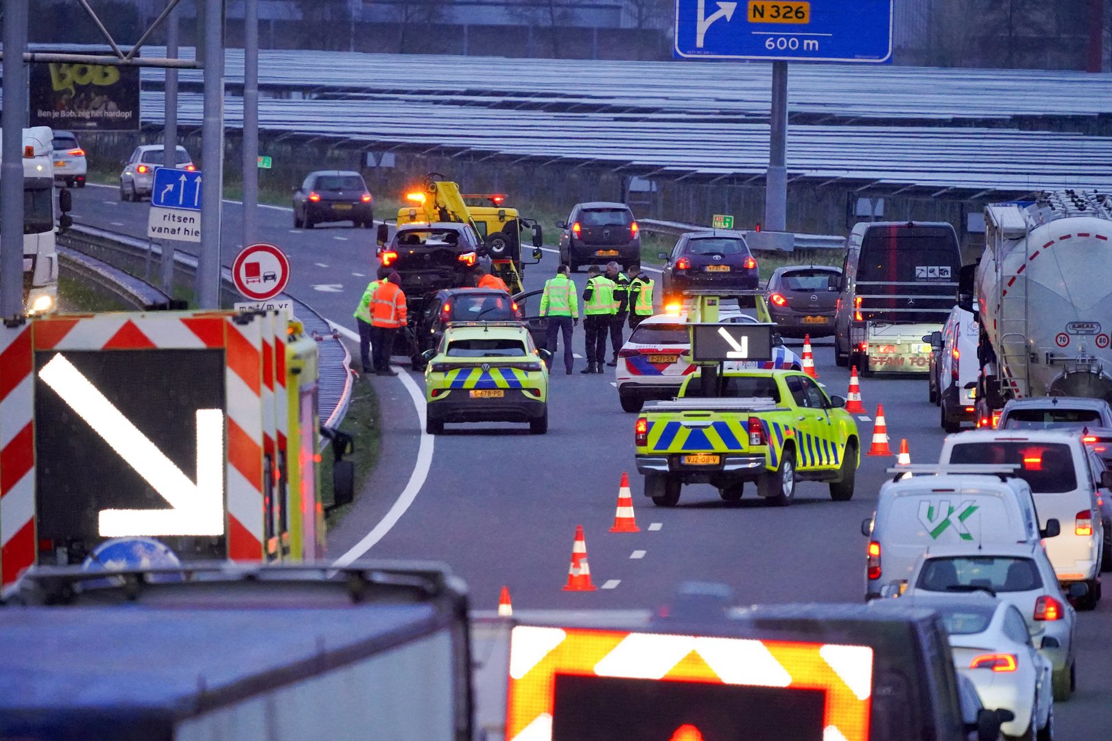 Lange file op de A73 door ongeval met meerdere voertuigen