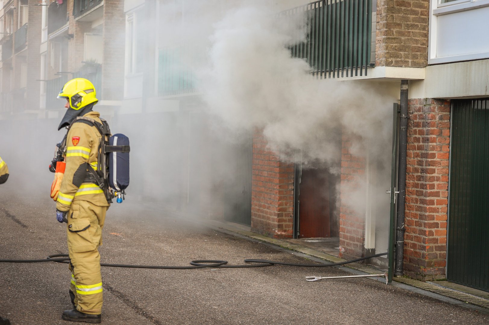 Veel rookontwikkeling door brand in garagebox