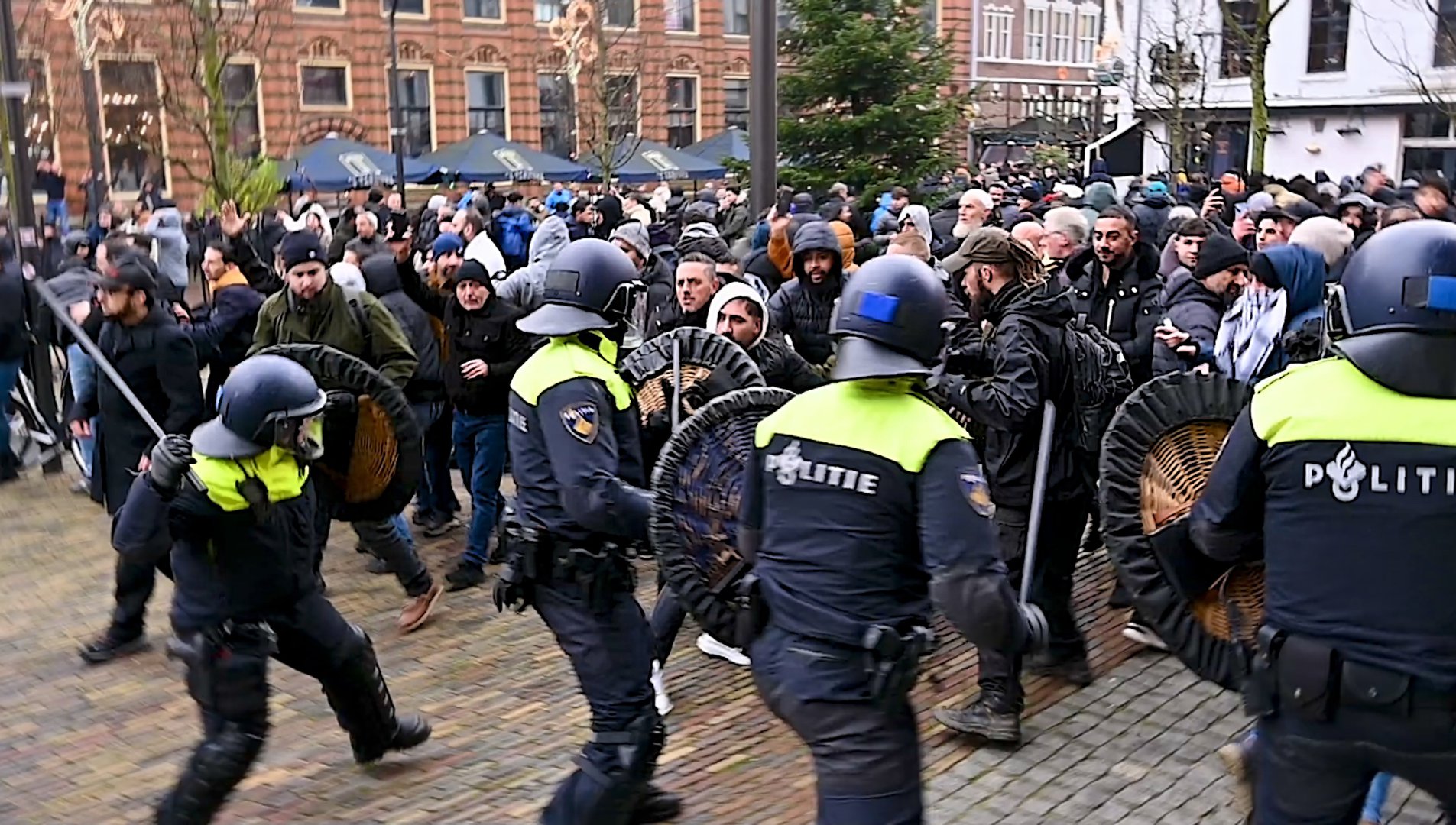 Na de rellen in Arnhem kondigt Pegida terugkeer aan