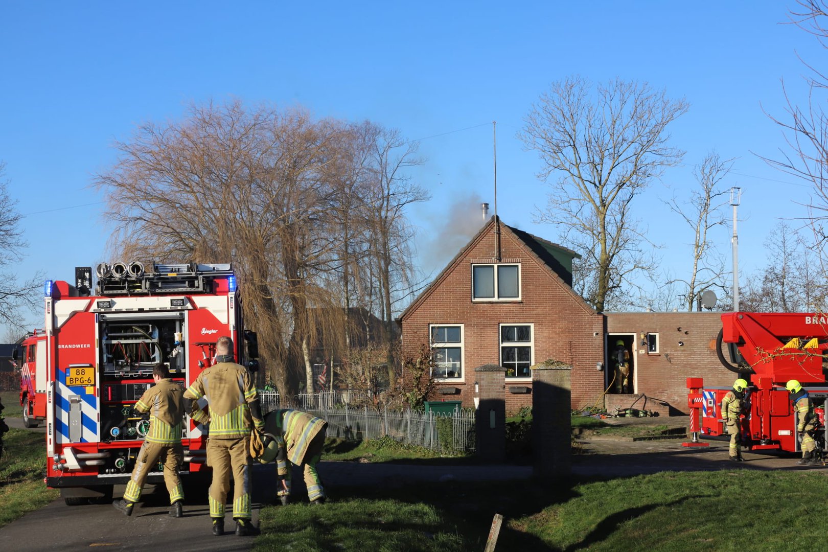 Schoorsteenbrand zorgt voor schade aan woning