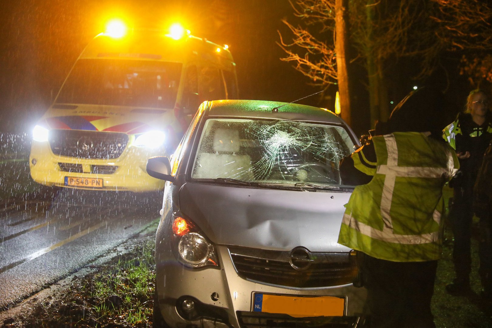 Dronken fietser geschept door auto