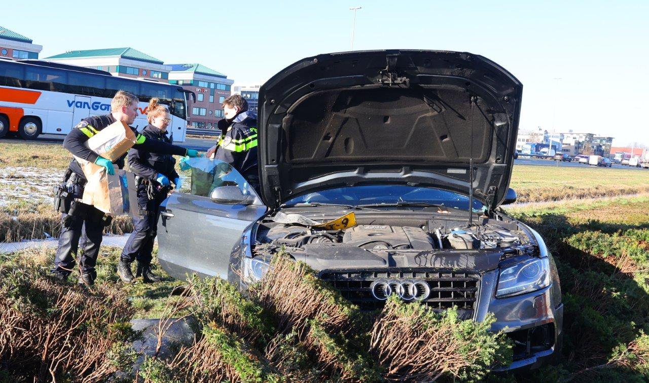 Zwaargewonde bij ongeval op A2 met auto vol hennep