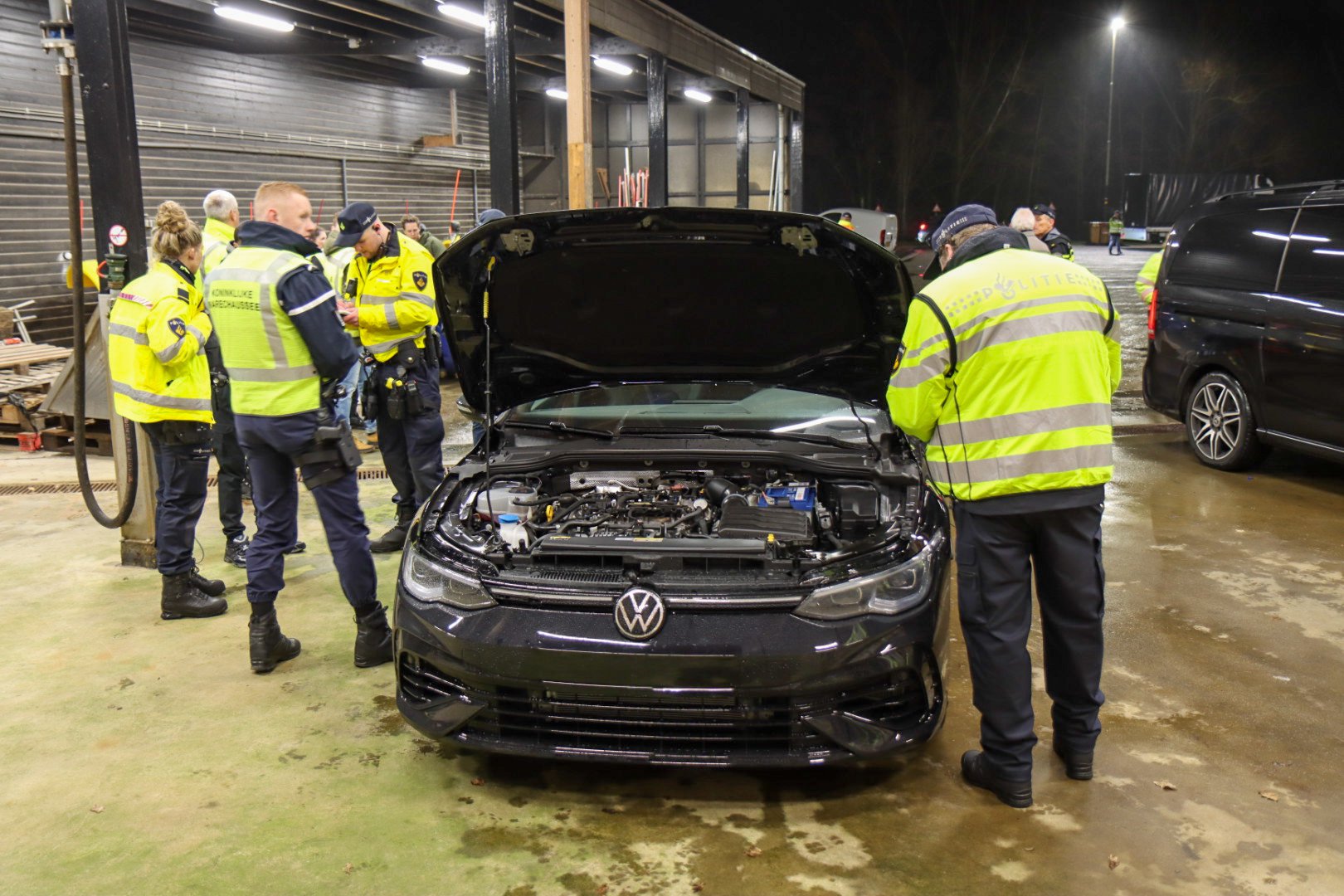 Boetes bij grote controle in Stroe; Belastingdienst int 124.000 euro