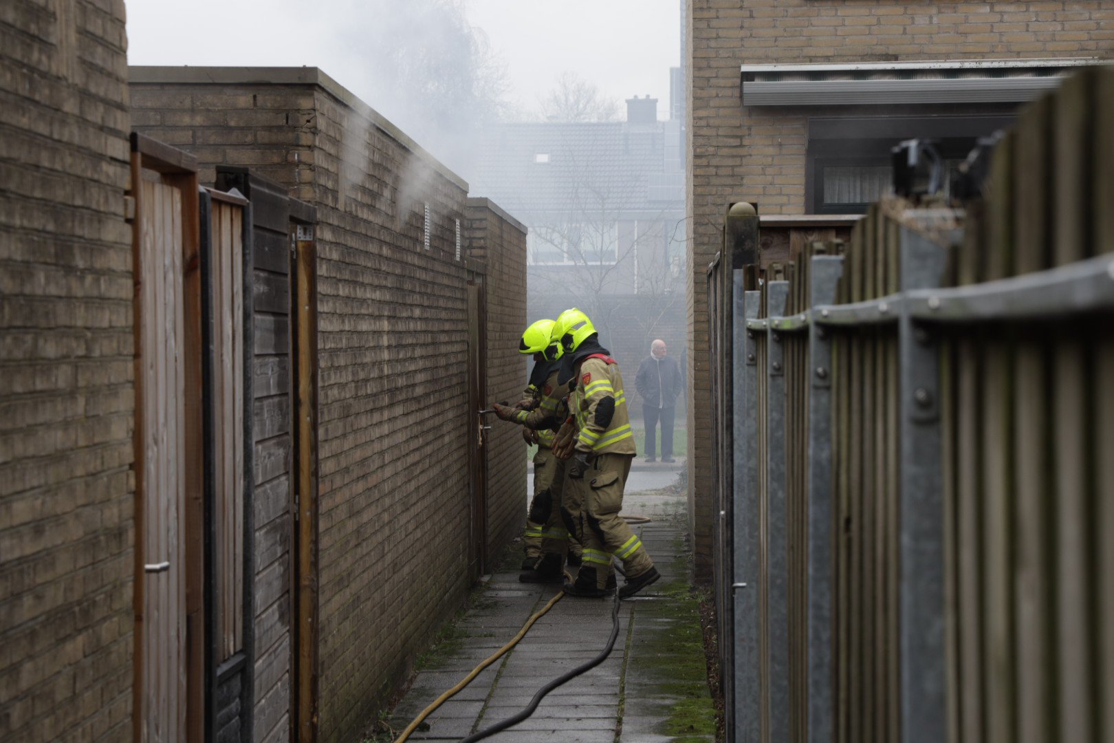 Twee katten gered na brand in schuur