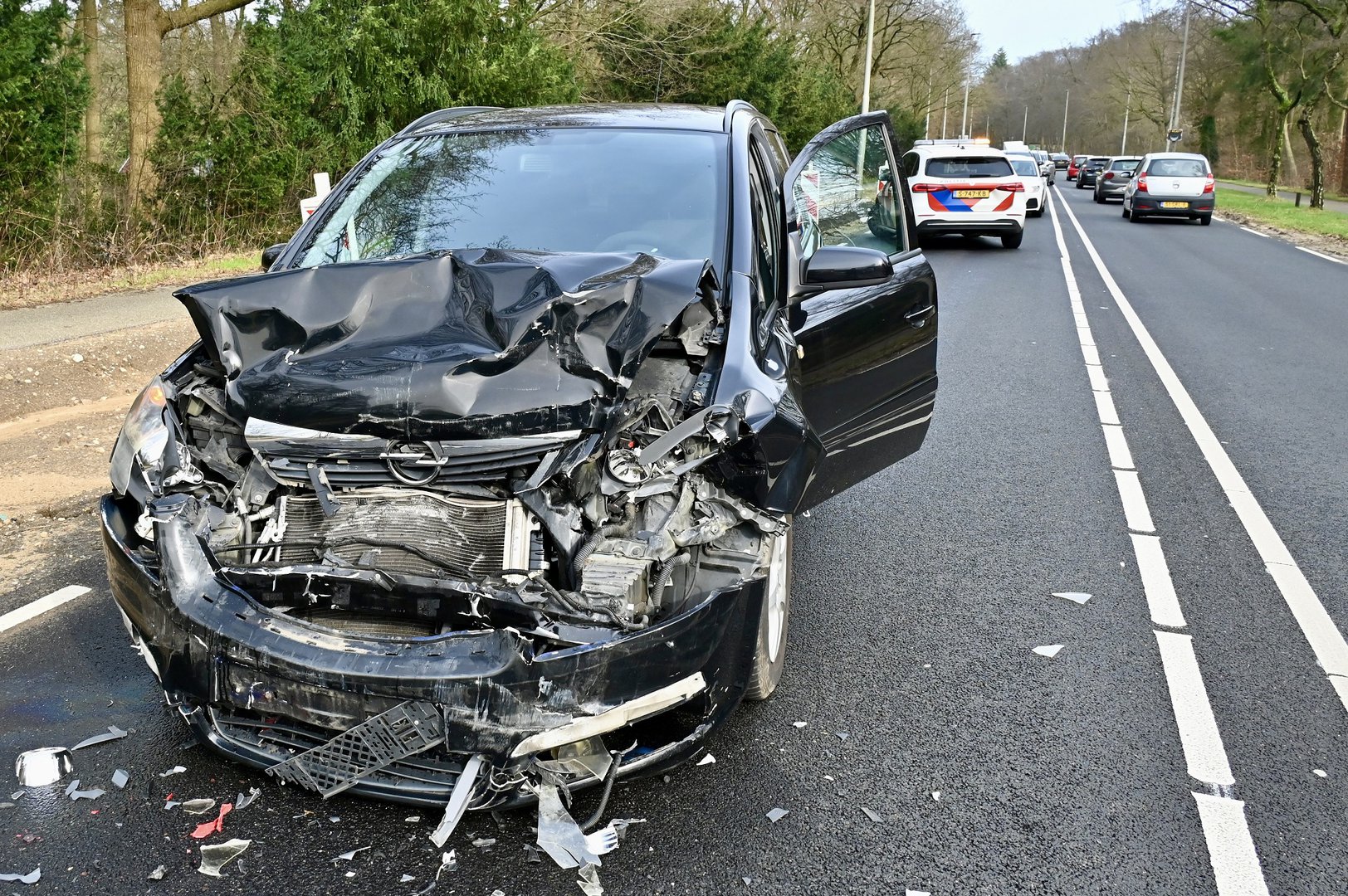 Automobilist gewond na botsing met taxi