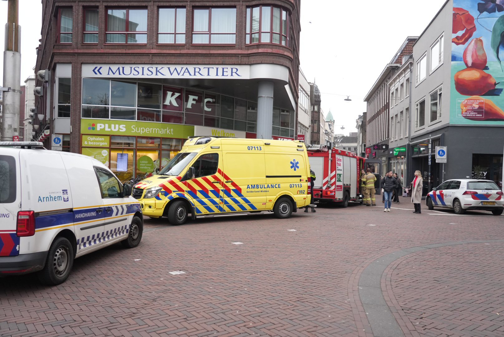 Supermarkt tijdelijk gesloten na melding van vreemde lucht