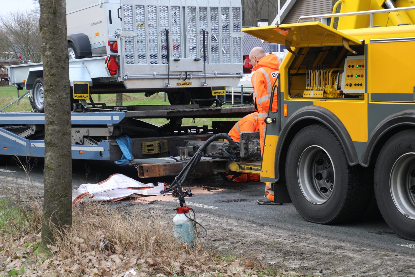 N802 afgesloten door vrachtwagen met pech