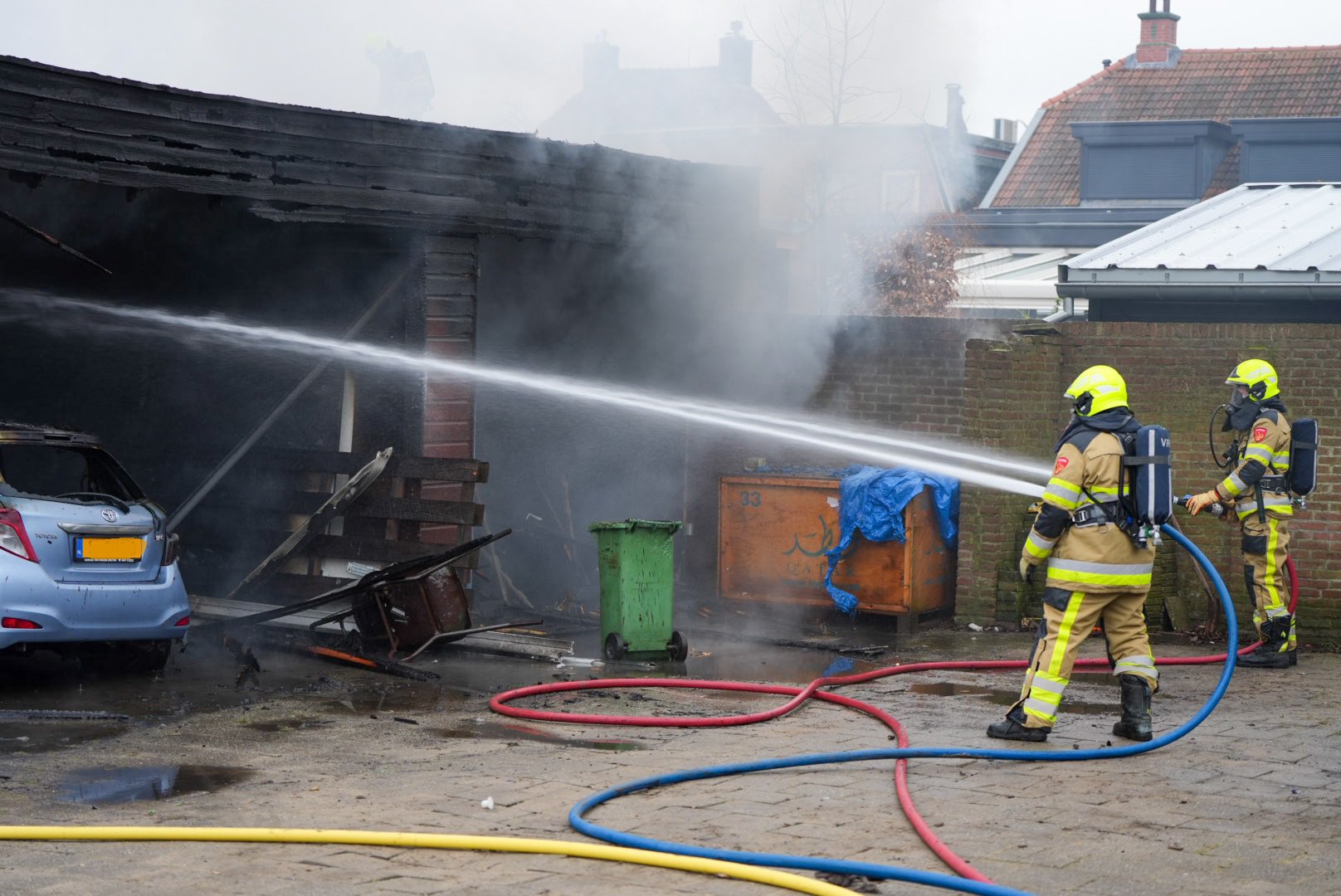 Grote brand legt meerdere schuren in de as