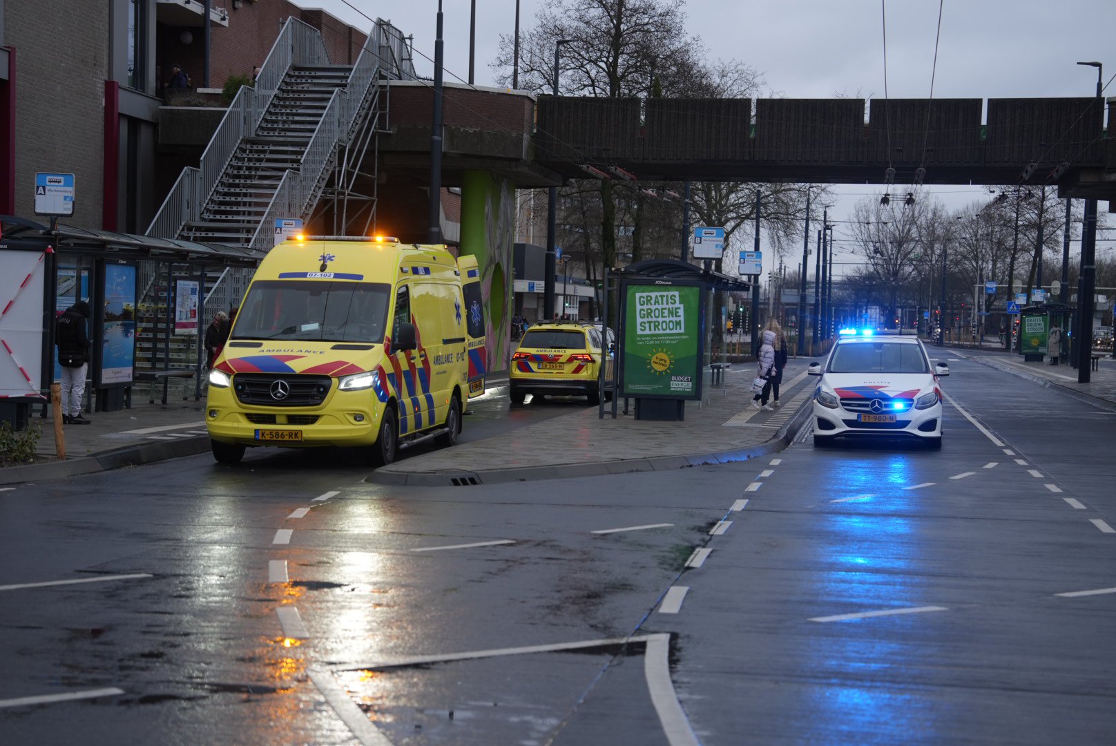 Politie verhoort zeer jonge verdachte die fiets van brug gooide op man