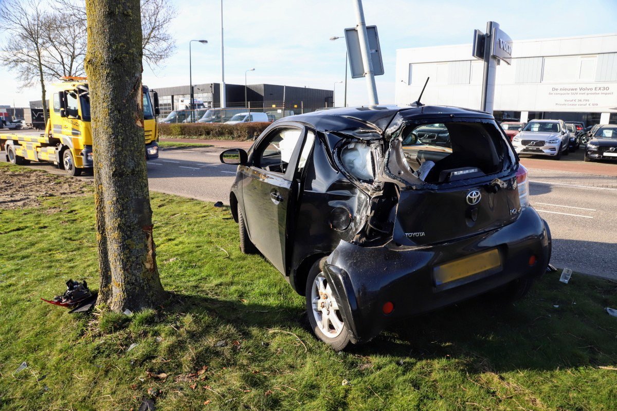 Bestuurder gewond bij eenzijdig ongeval in Tiel