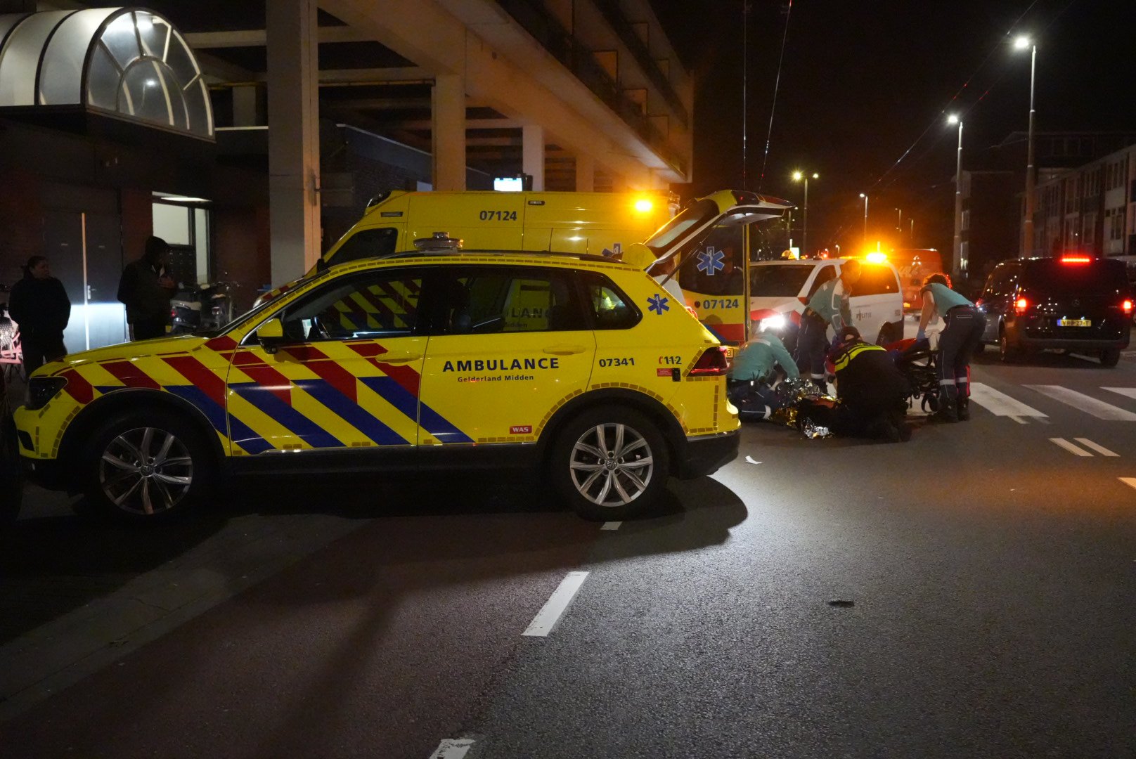 Fietser gewond na aanrijding met bezorgauto