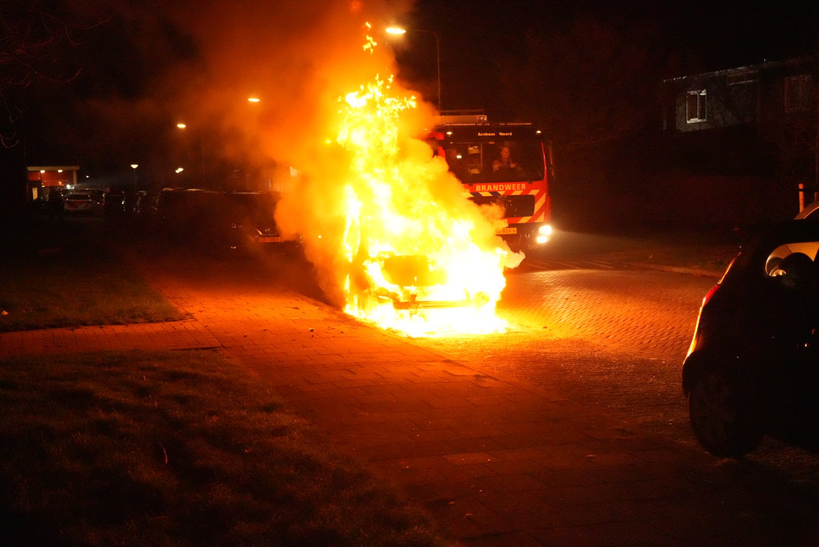 Opnieuw autobrand in Arnhemse wijk Presikhaaf