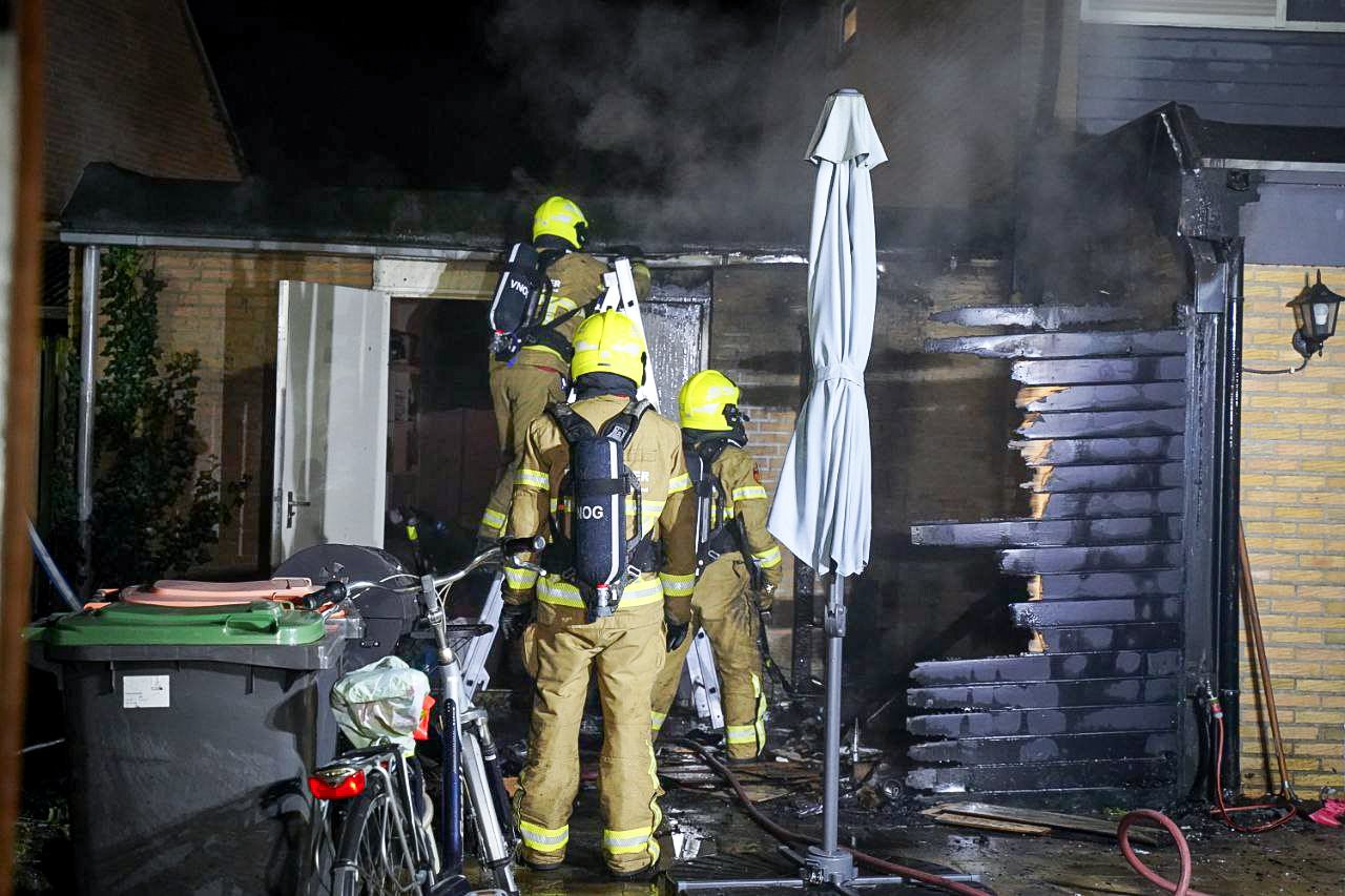 Woning en schuur beschadigd door brand