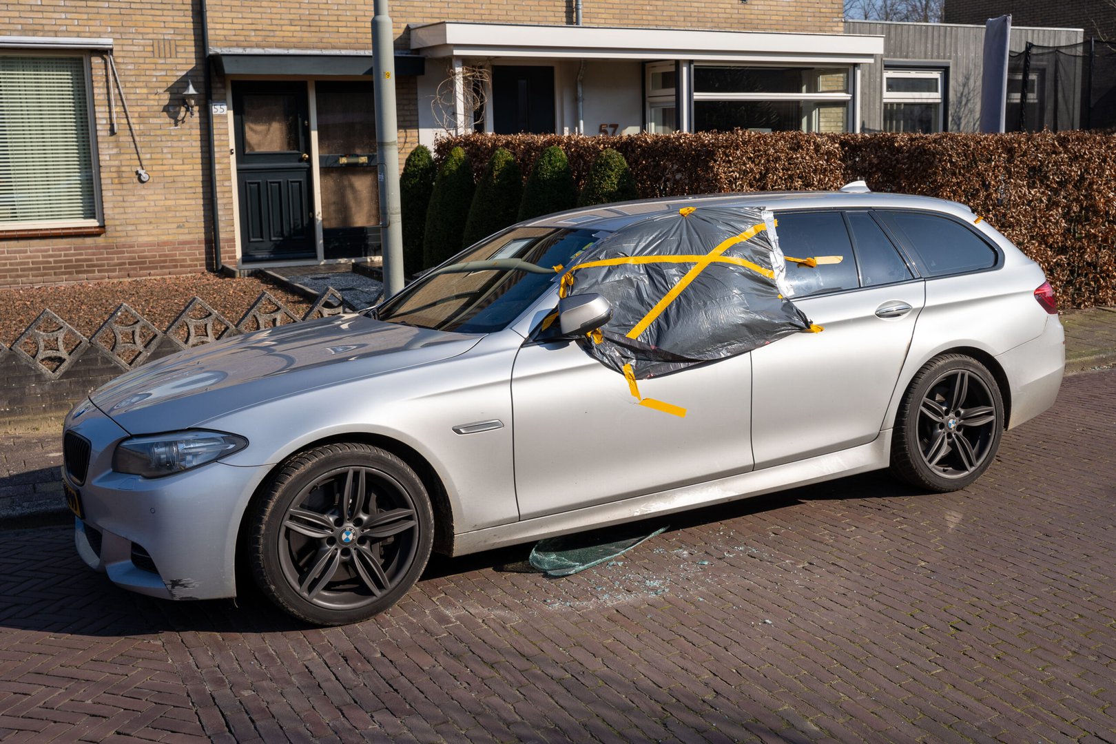 Politie sluit wijk af en zet helikopter in na auto-inbraak