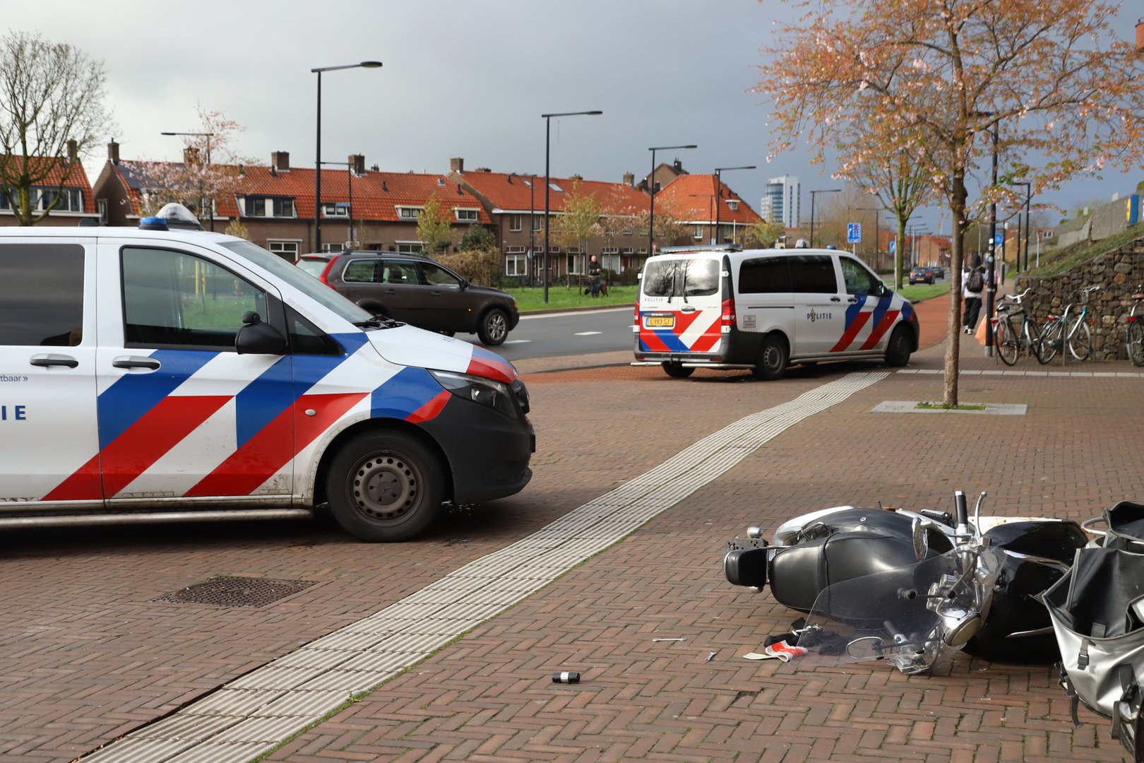 Scooter lijkt betrokken bij ongeval, maar blijkt omgevallen