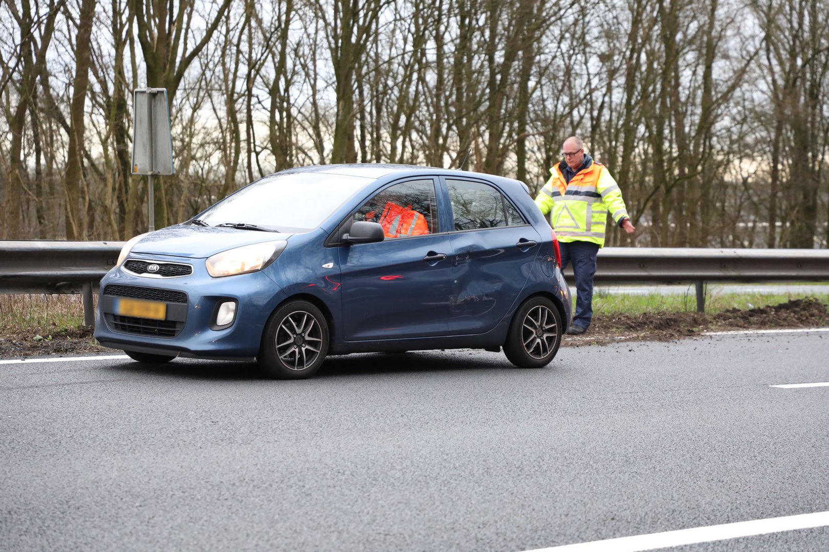 Auto in de vangrail op de A30