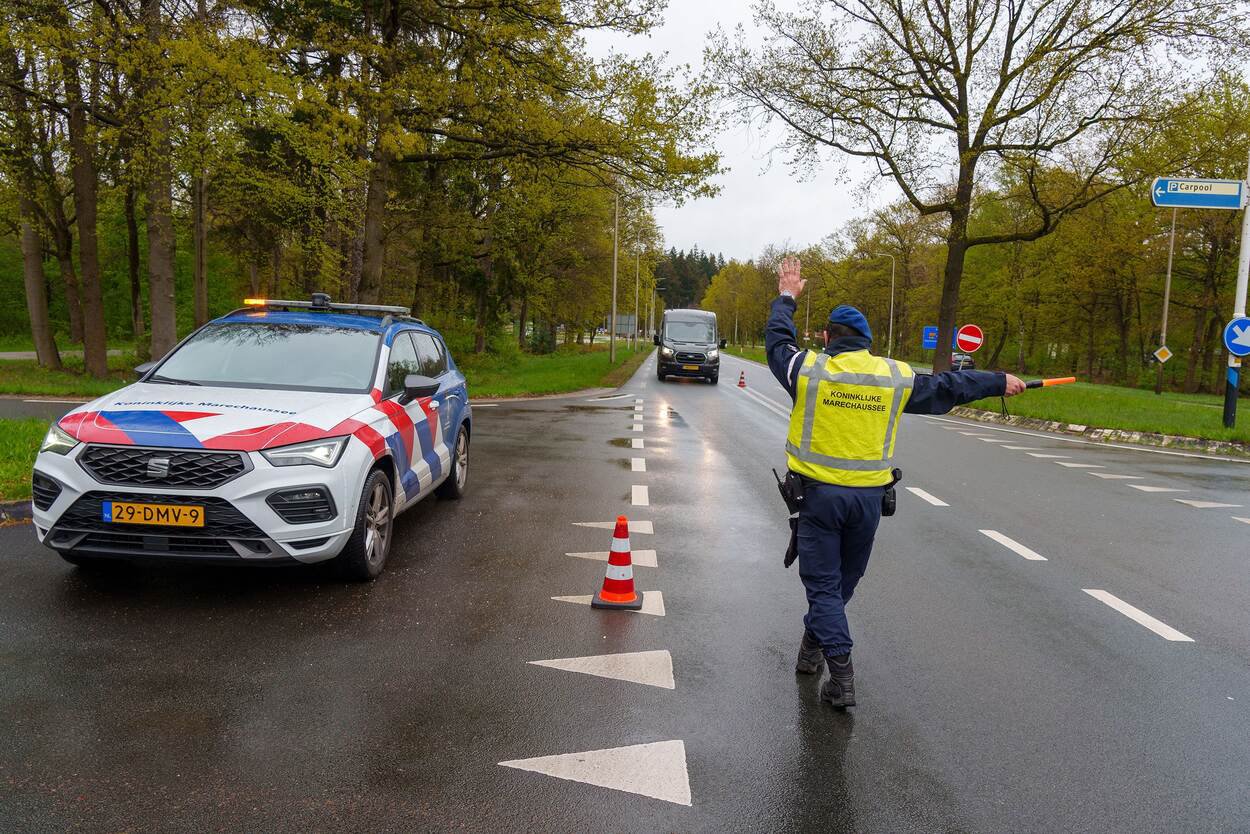 Aanhoudingen door Marechaussee bij verkeerscontrole