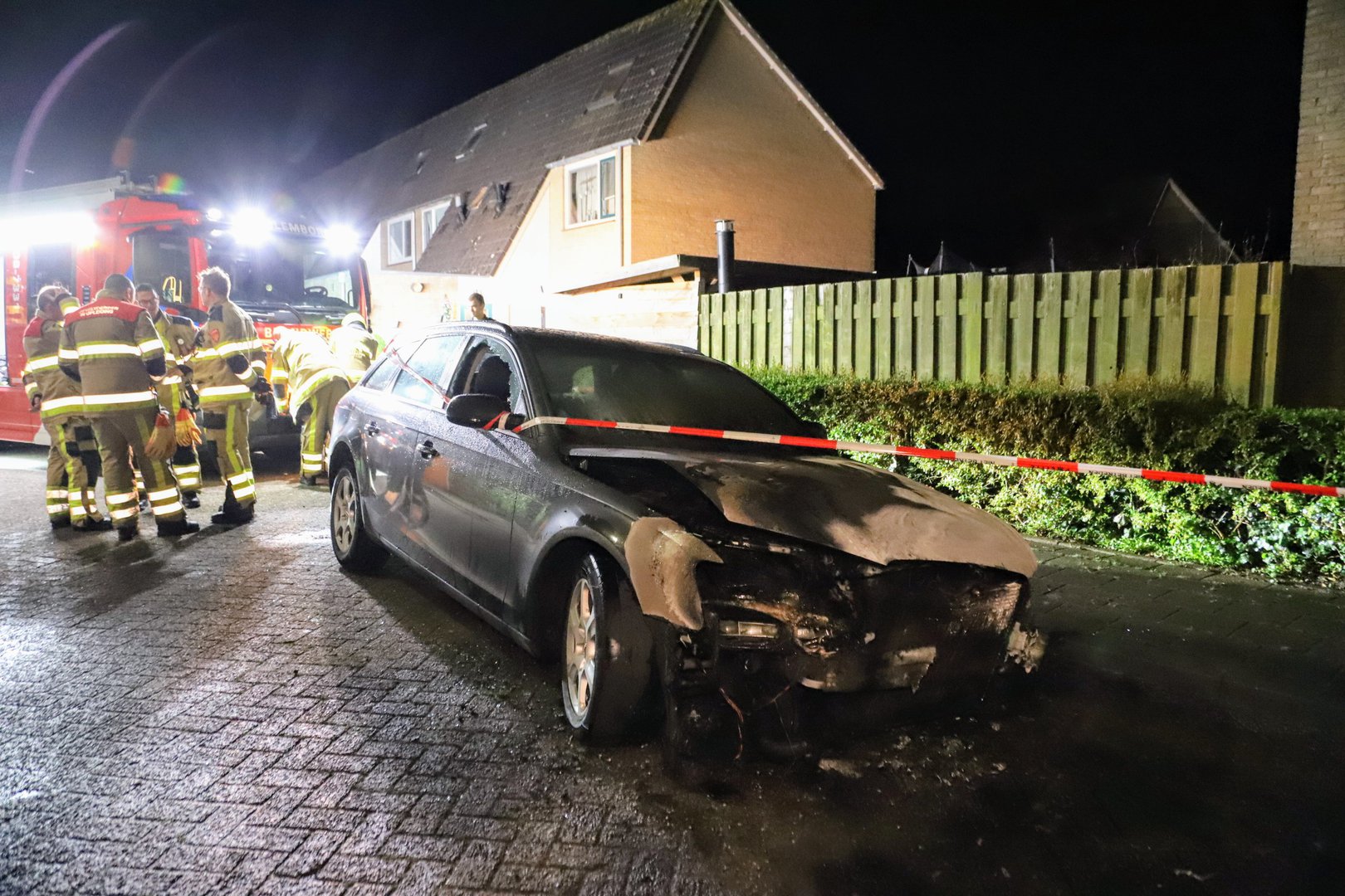 Auto vermoedelijk in brand gestoken, politie doet onderzoek