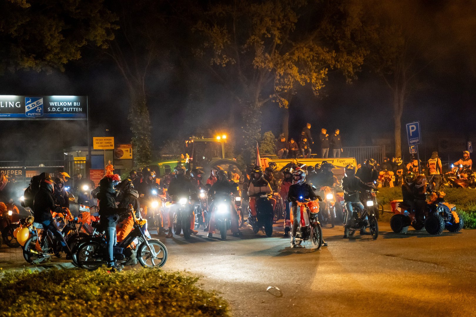 Putten viert Koningsdag, bewoners wakker gemaakt door lawaai makende brommers