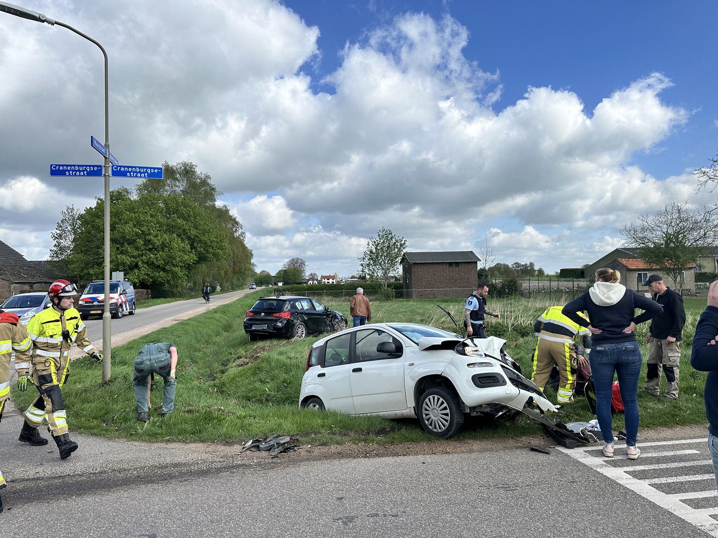 Trauma helikopter opgeroepen voor frontale aanrijding