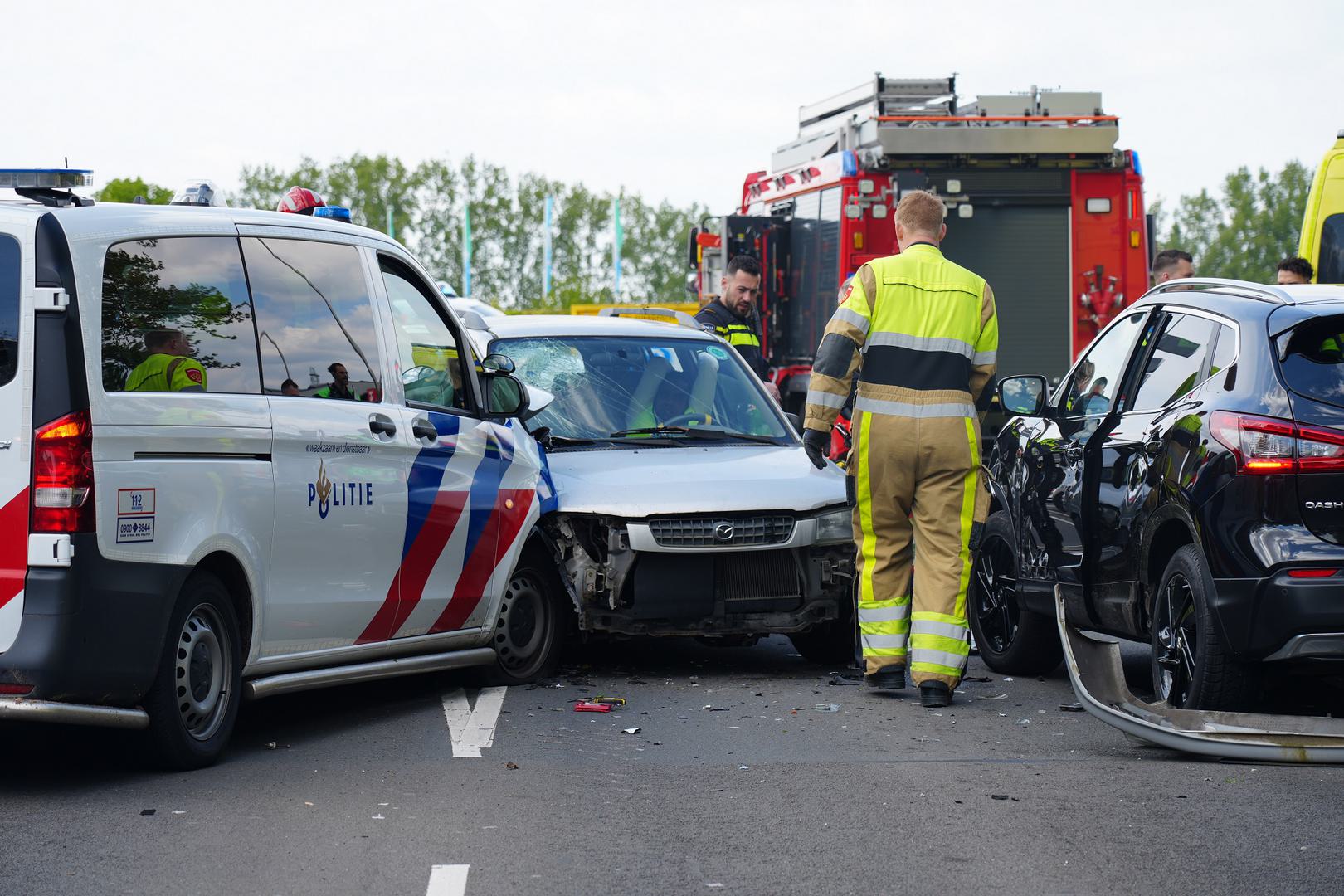 Achtervolging eindigt in aanrijding met politiewagen