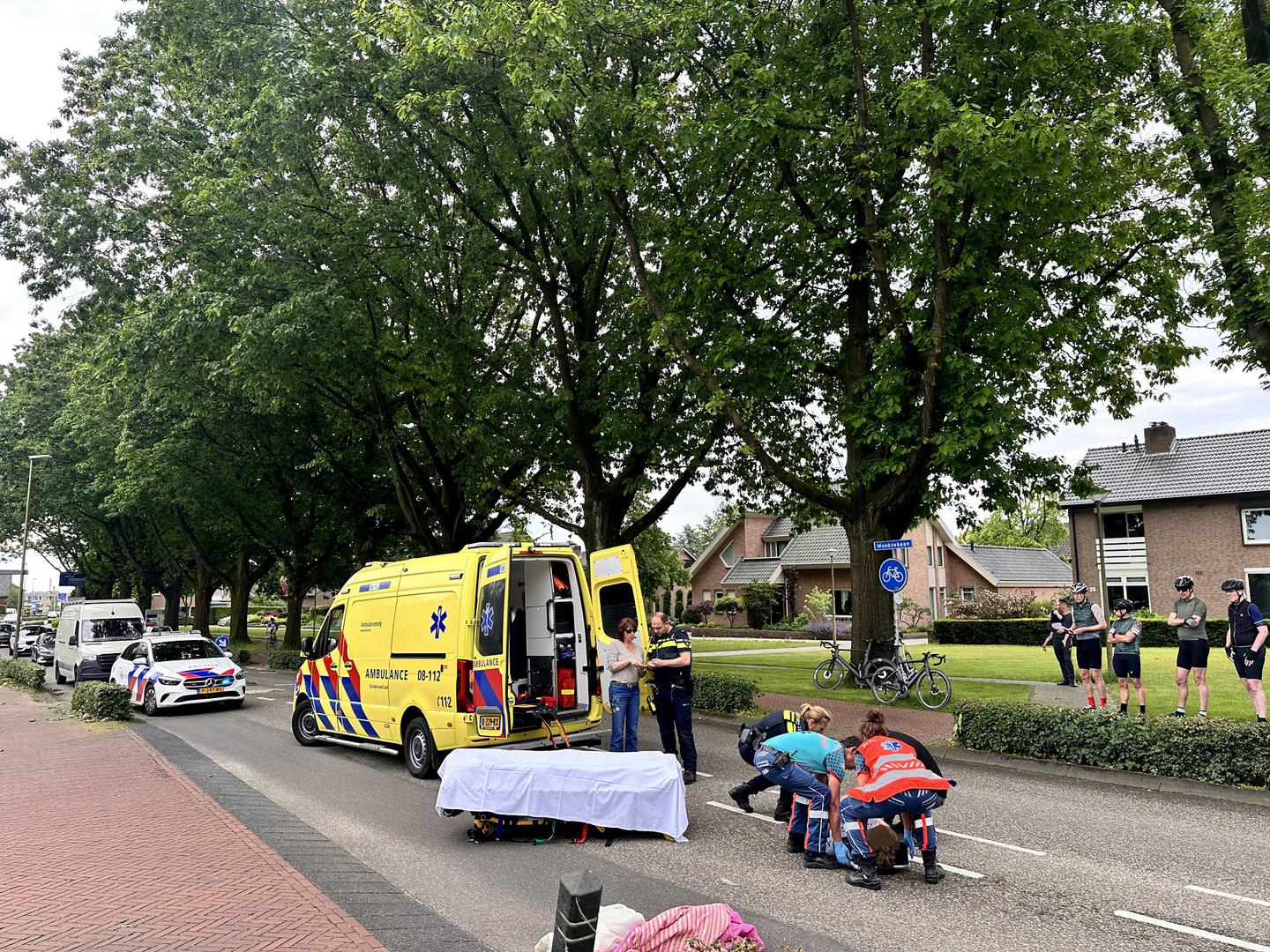 Wielrenner gewond na botsing met auto