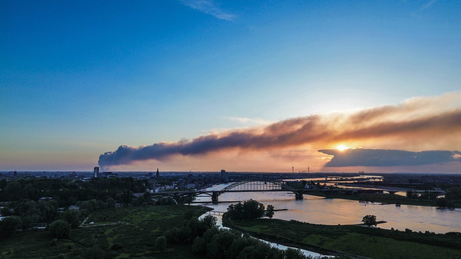 Mogelijk rook en stank overlast in Gelderland door brand in Oss