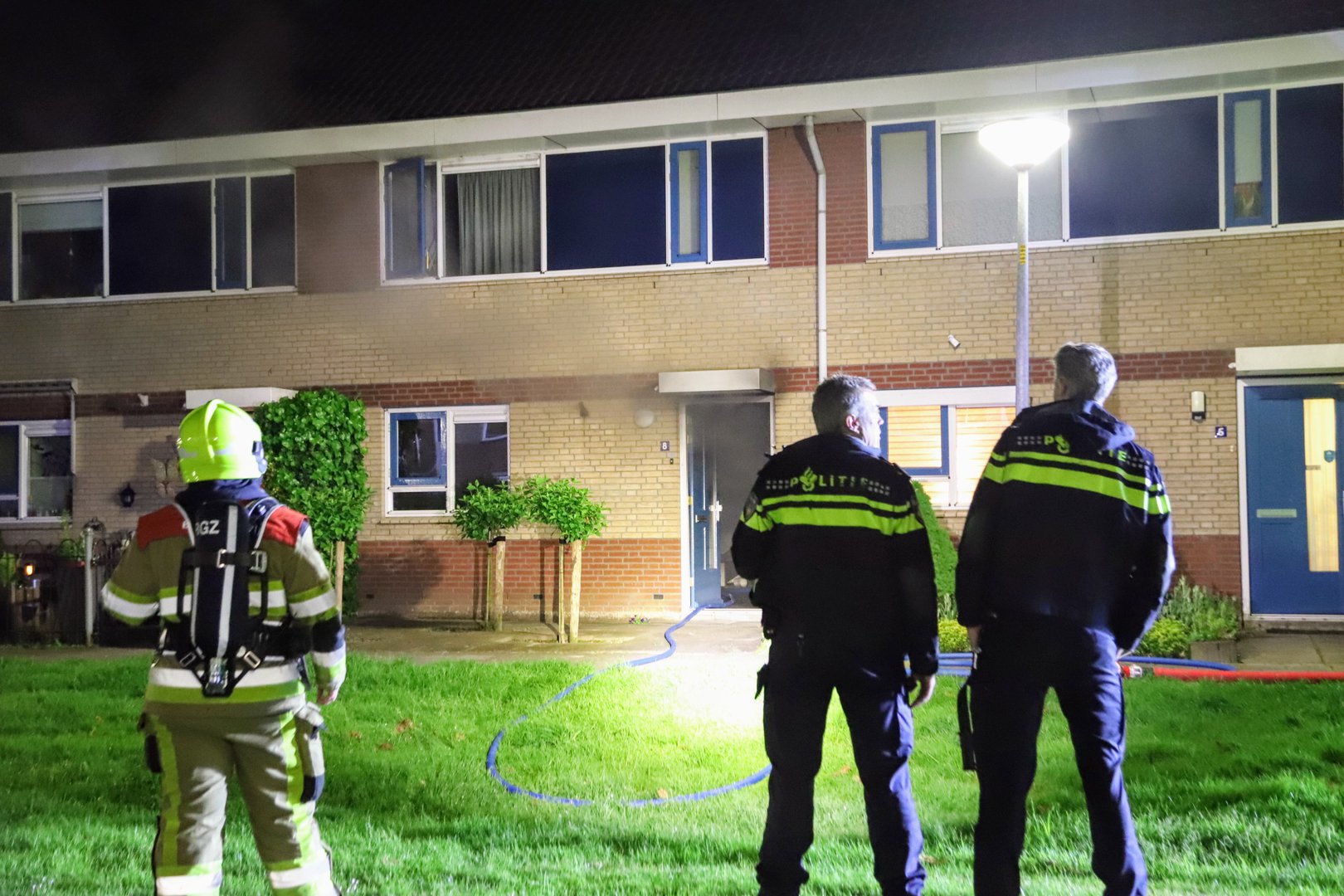 Bewoners gewekt door rookmelders tijdens woningbrand