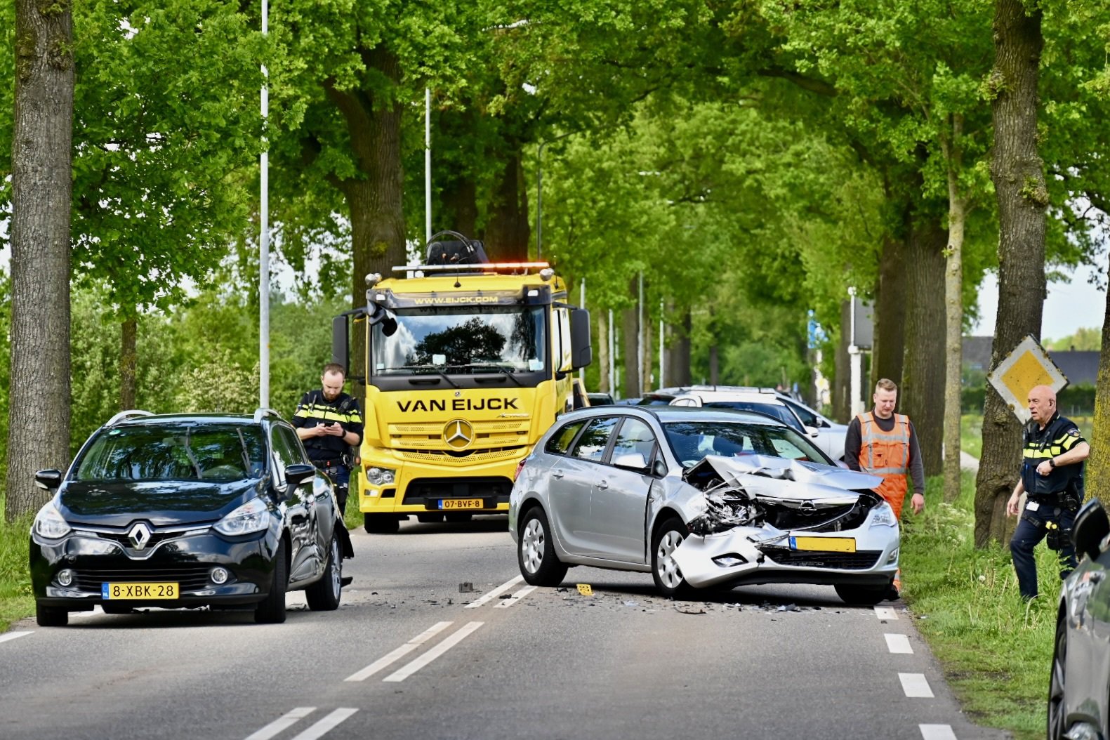 Veel schade na kop-staart botsing in Duiven