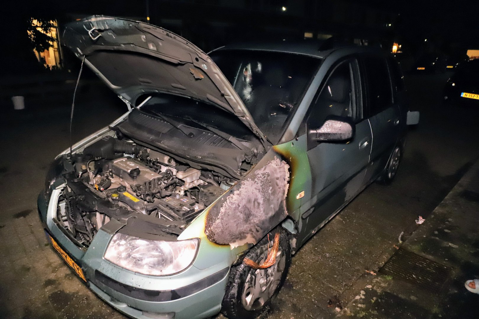 Politie onderzoekt brandstichting bij auto