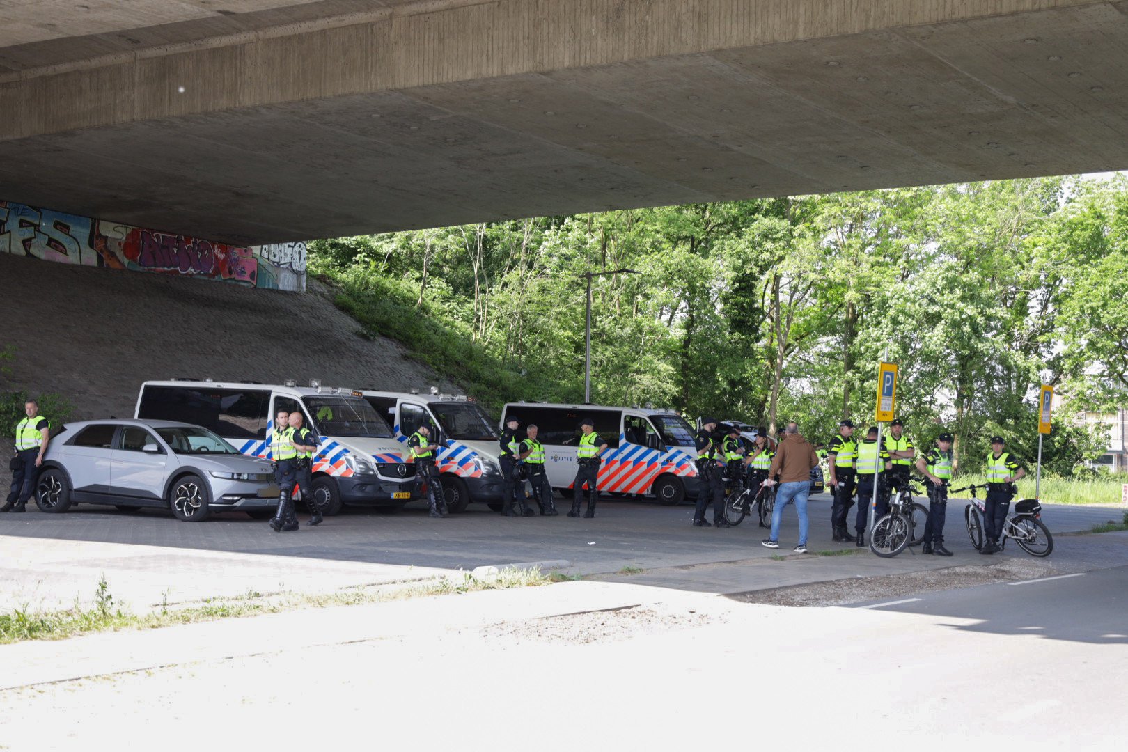 ME uit heel Nederland verzamelt zich in Arnhem voor koranverbranding