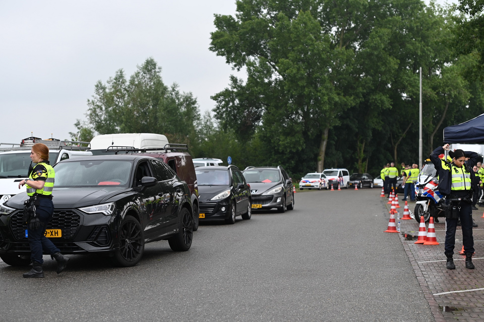 Grote controle op A325: Belastingdienst en politie in actie