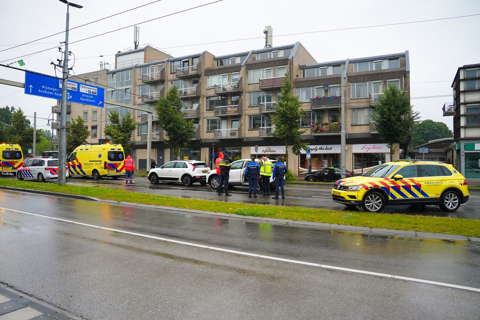 Drie auto’s betrokken bij kopstaart botsing in Arnhem