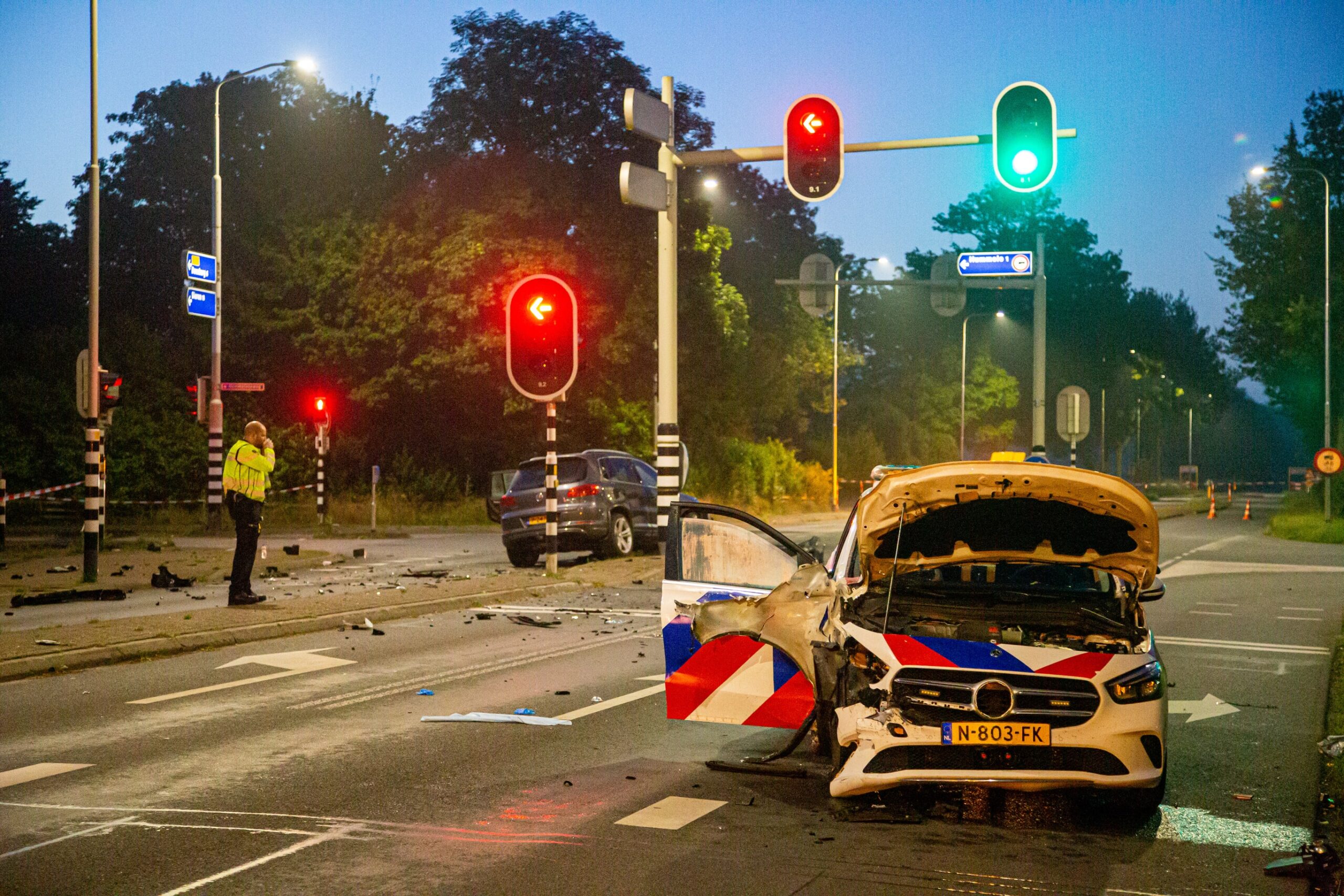 Politievoertuig in botsing met personenauto tijdens spoedrit