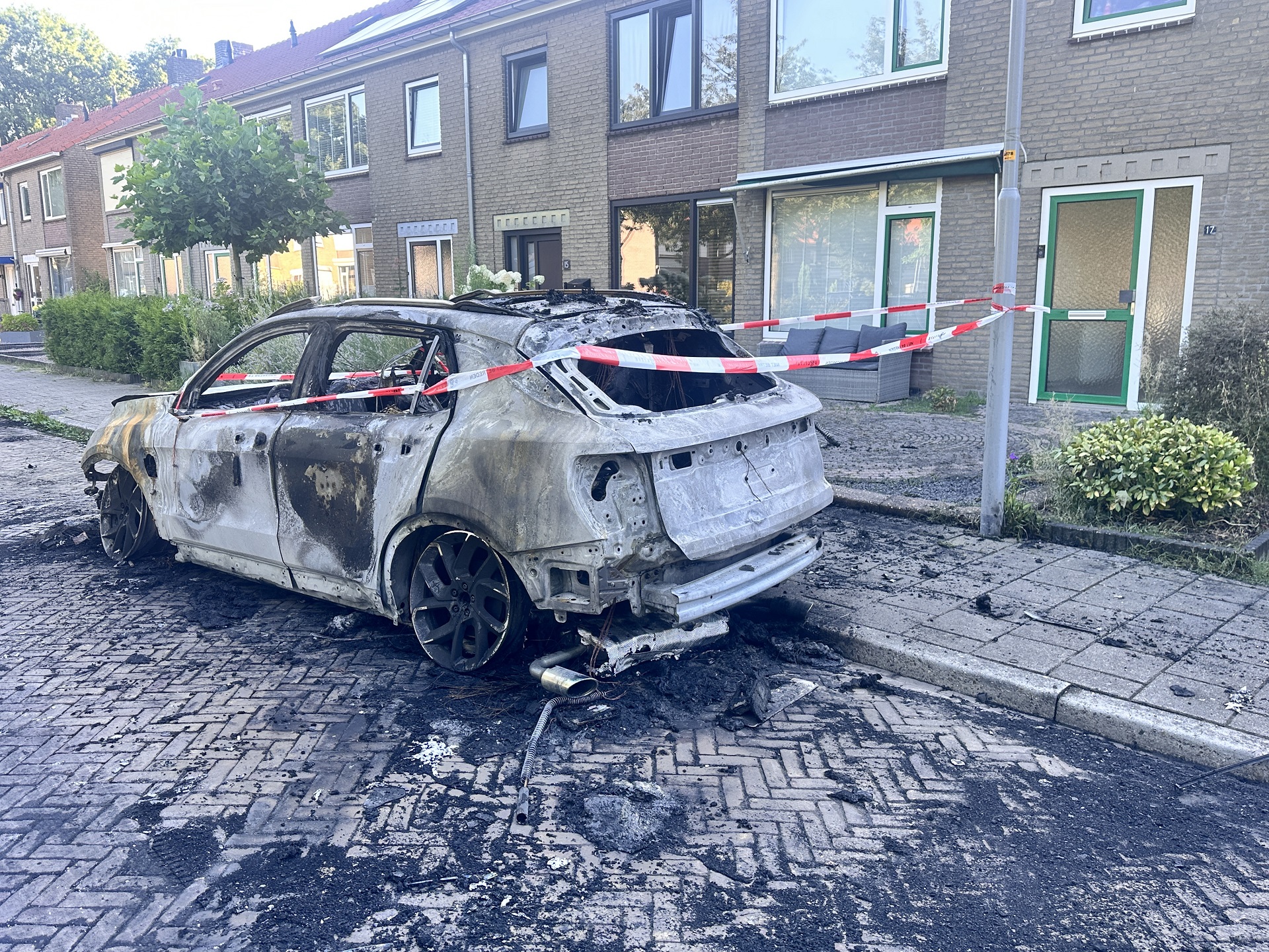 Politie doet onderzoek naar oorzaak van autobrand