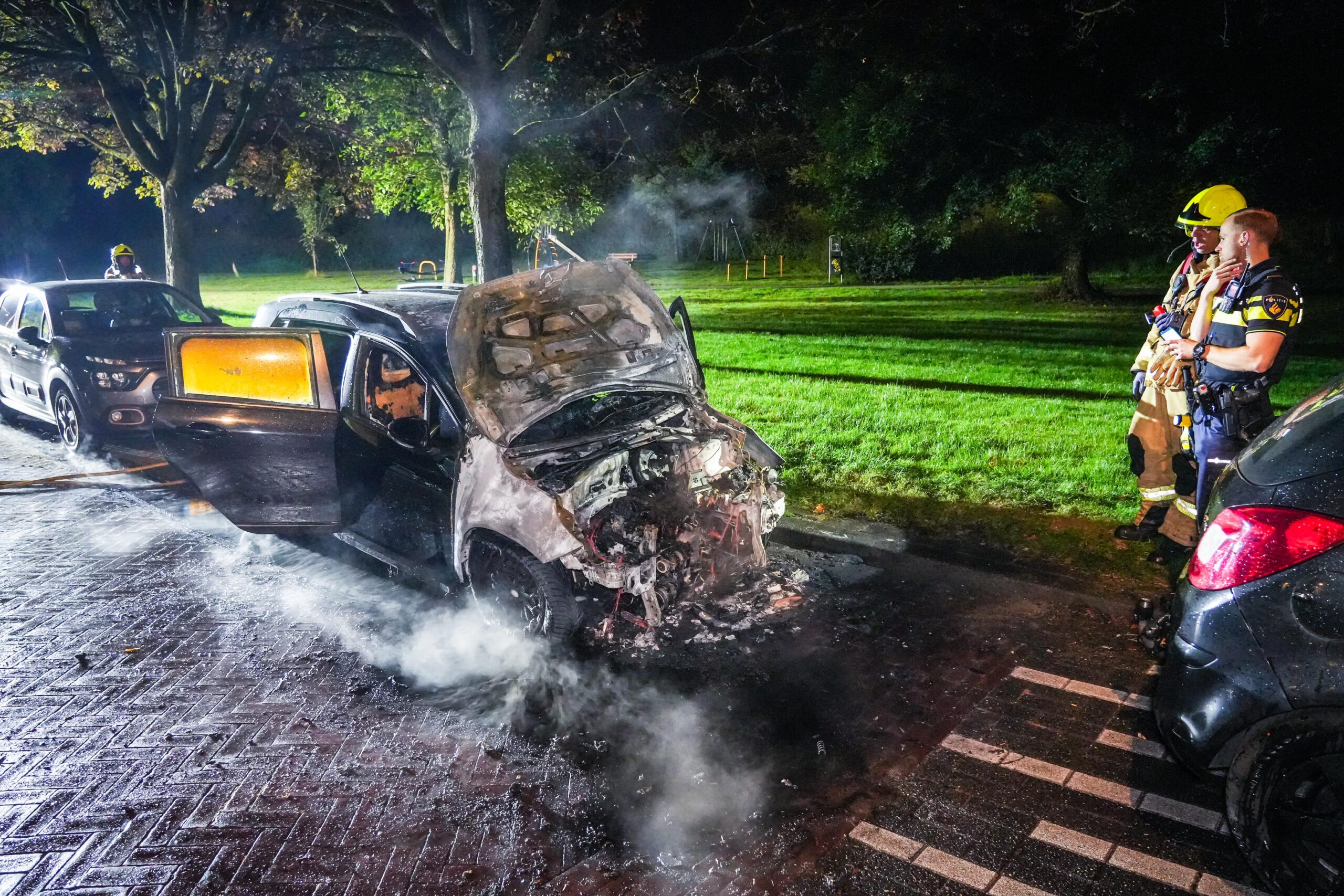 Opnieuw autobrand in Arnhem: politie onderzoekt brandstichting