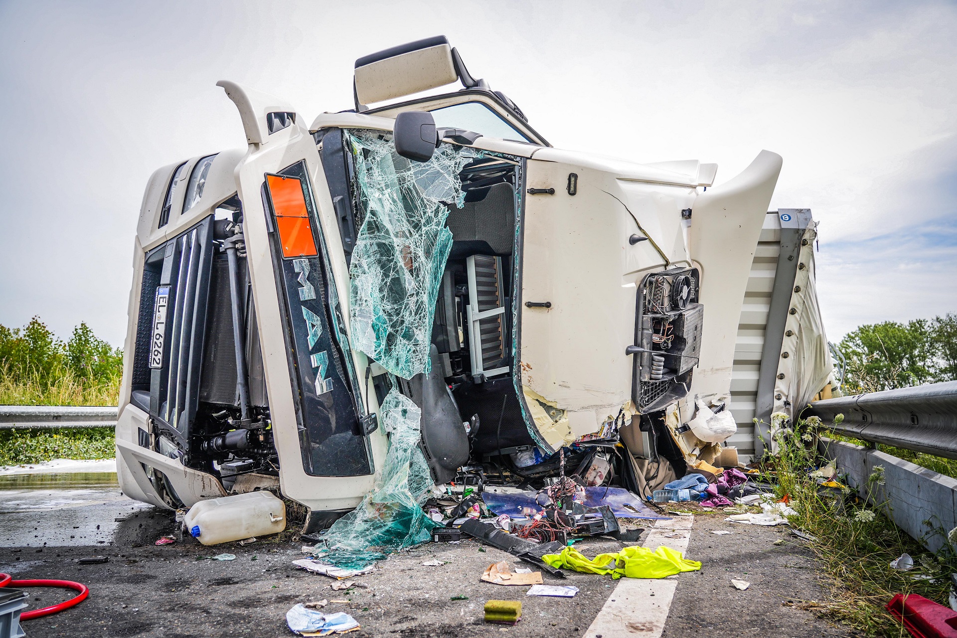 Foto update: Ernstig ongeval met vrachtwagen op A50 Knooppunt Valburg
