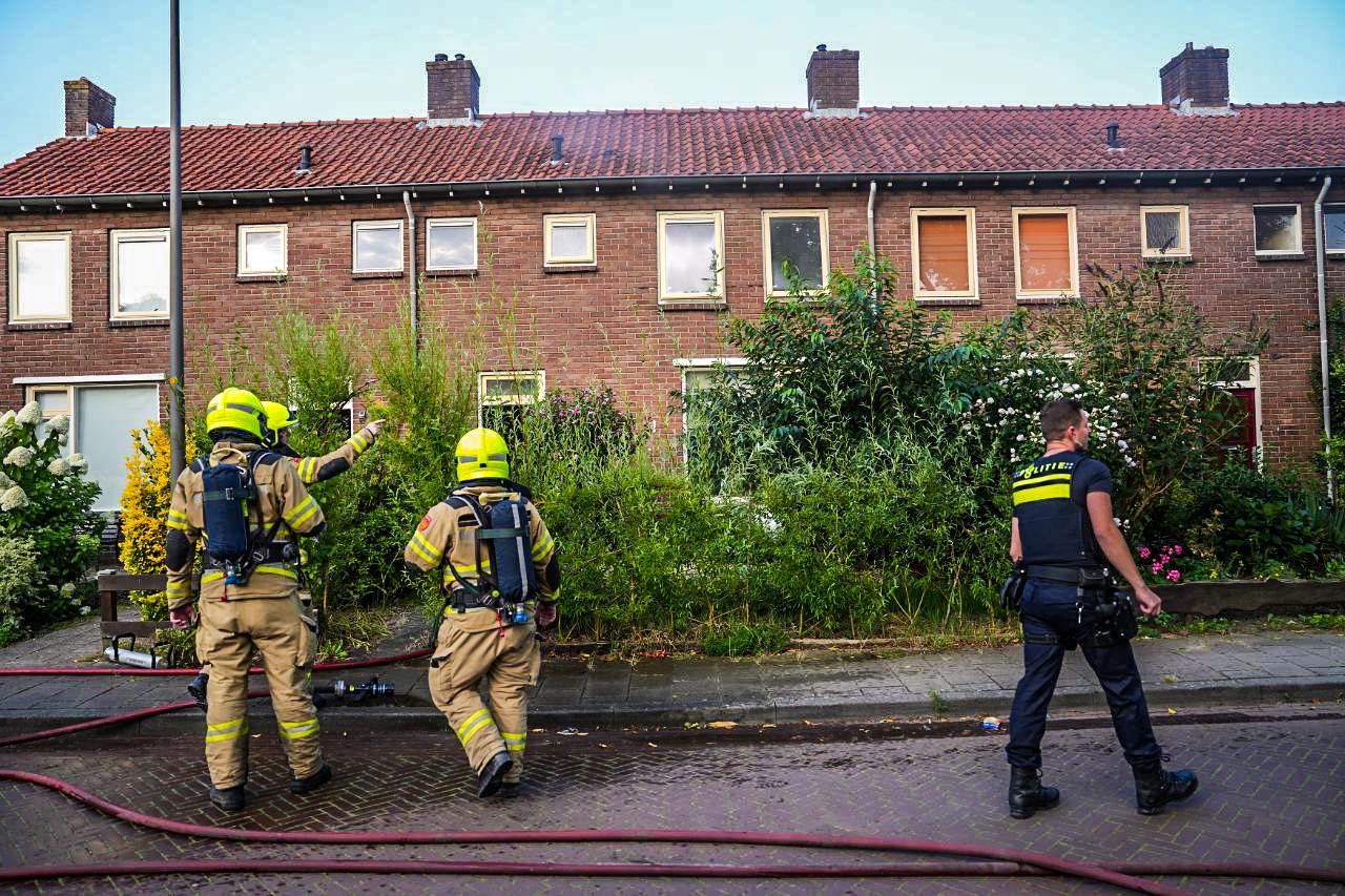 Moeder legt kind op bed, tussentijds ontstaat felle brand in keuken