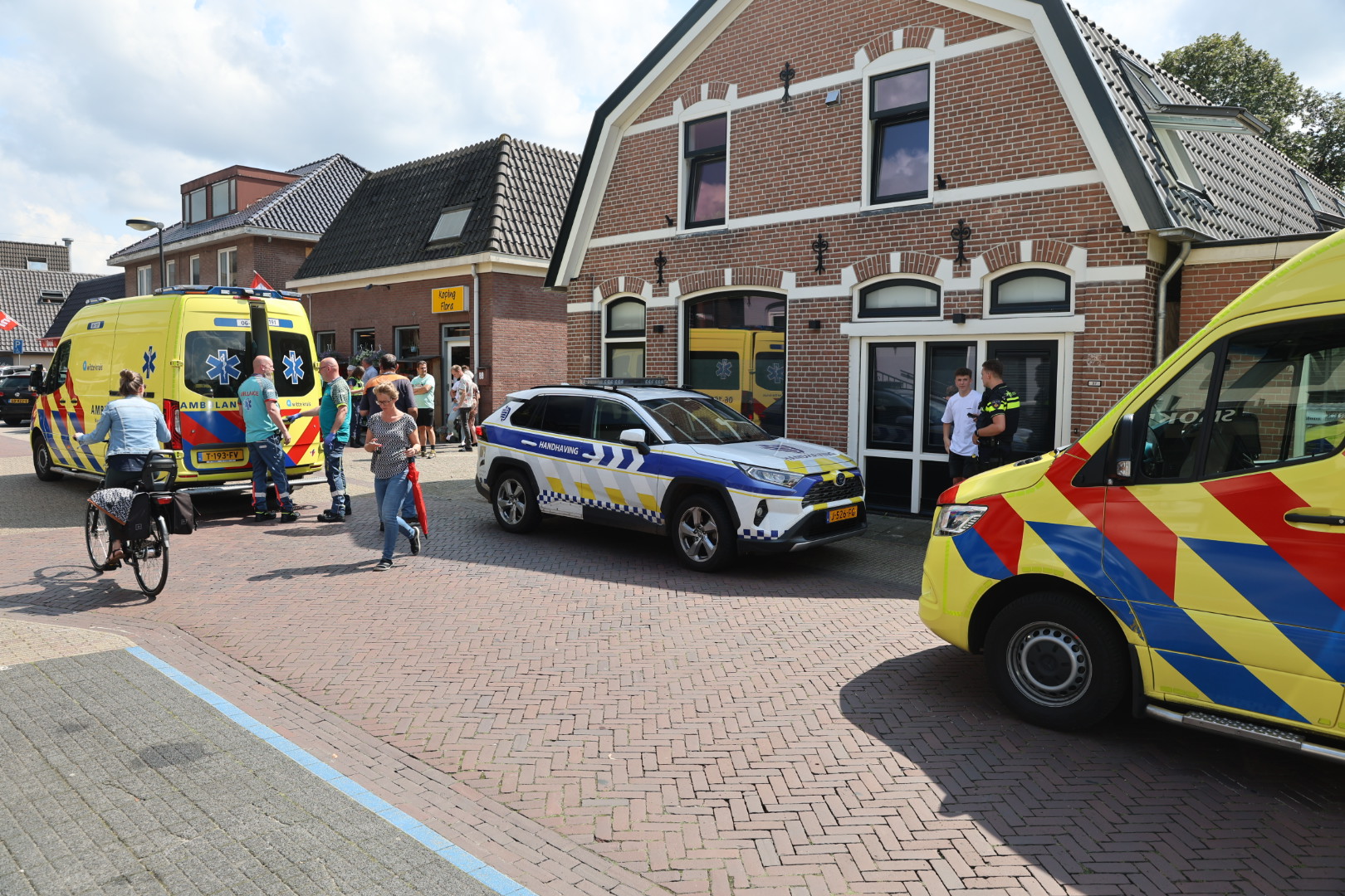 Jongeman op Fatbike rijdt oudere man aan