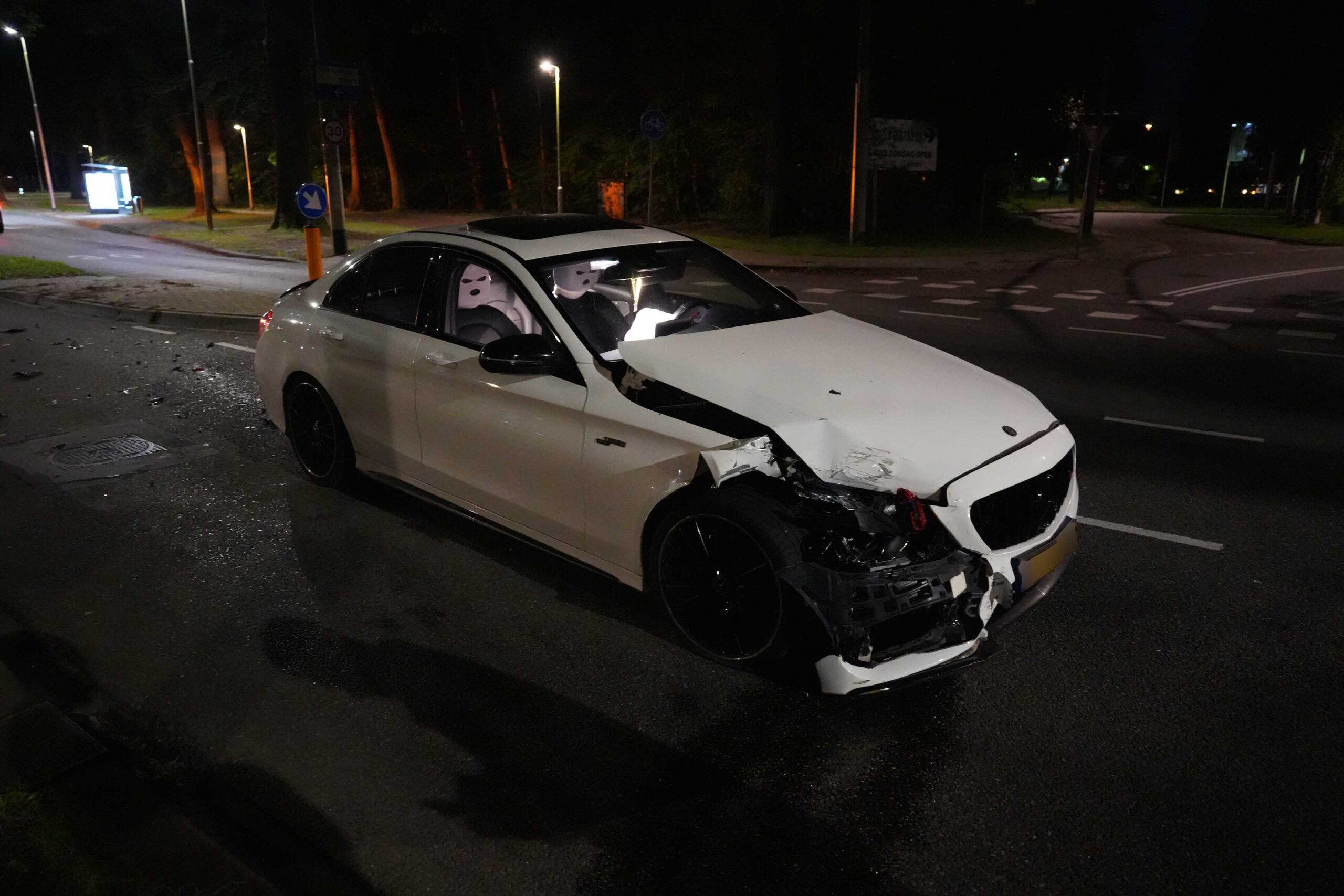 Onoplettende voetganger veroorzaakt aanrijding tussen twee auto’s