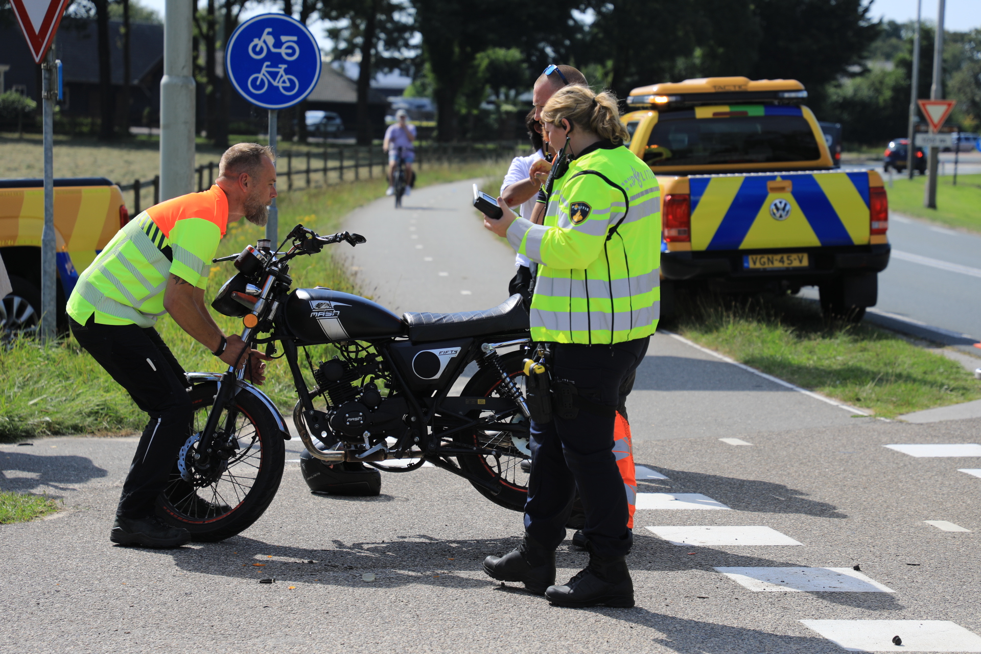 Bestuurster onder invloed rijdt brommerrijder aan