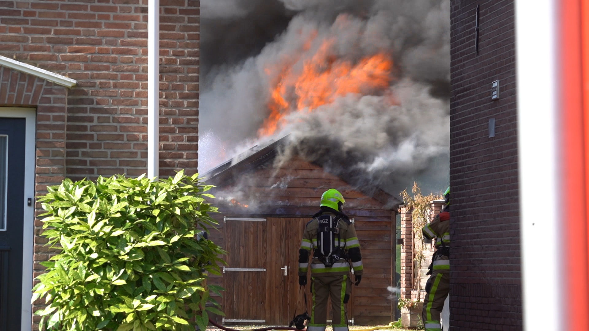 Schuur verwoest door uitslaande brand