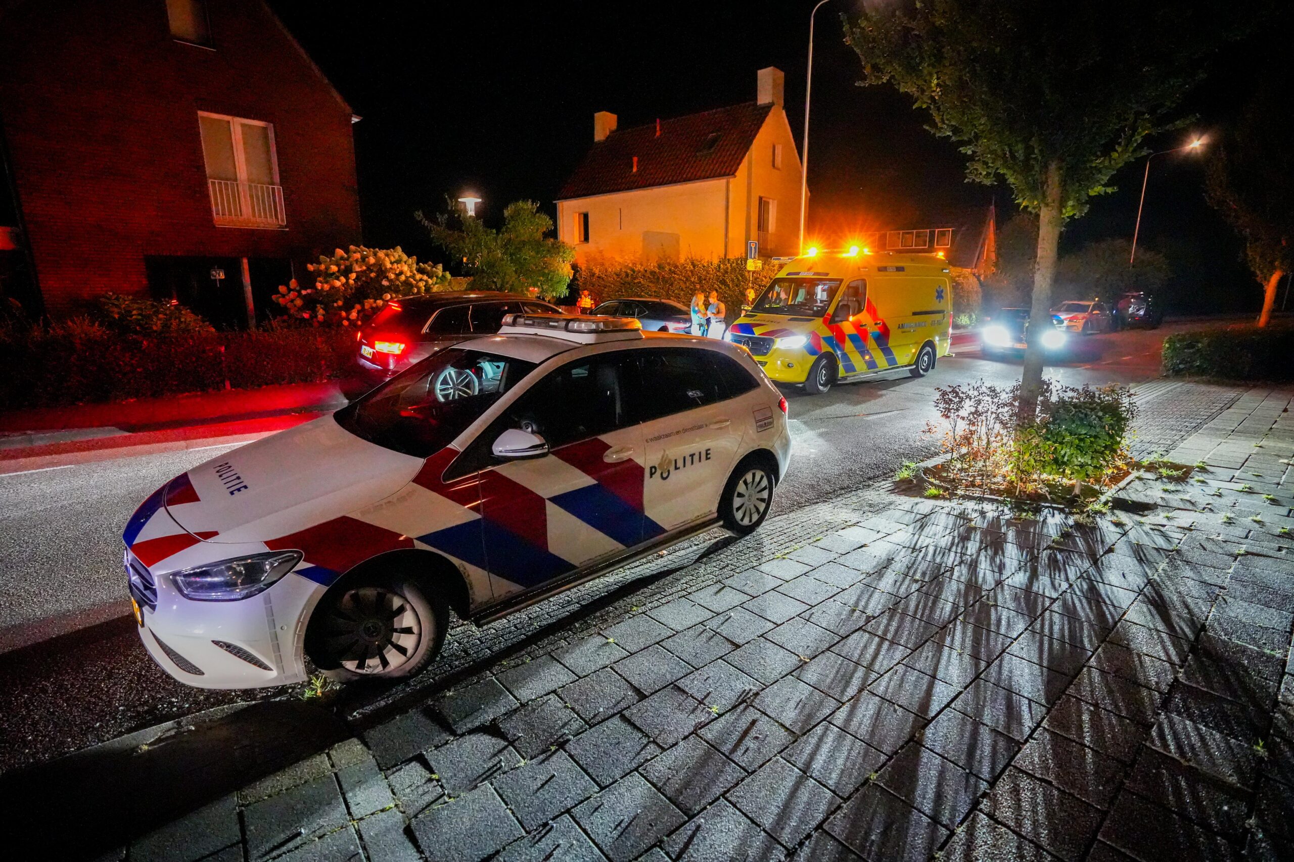 Man uit woning gehaald, wapens in beslag genomen